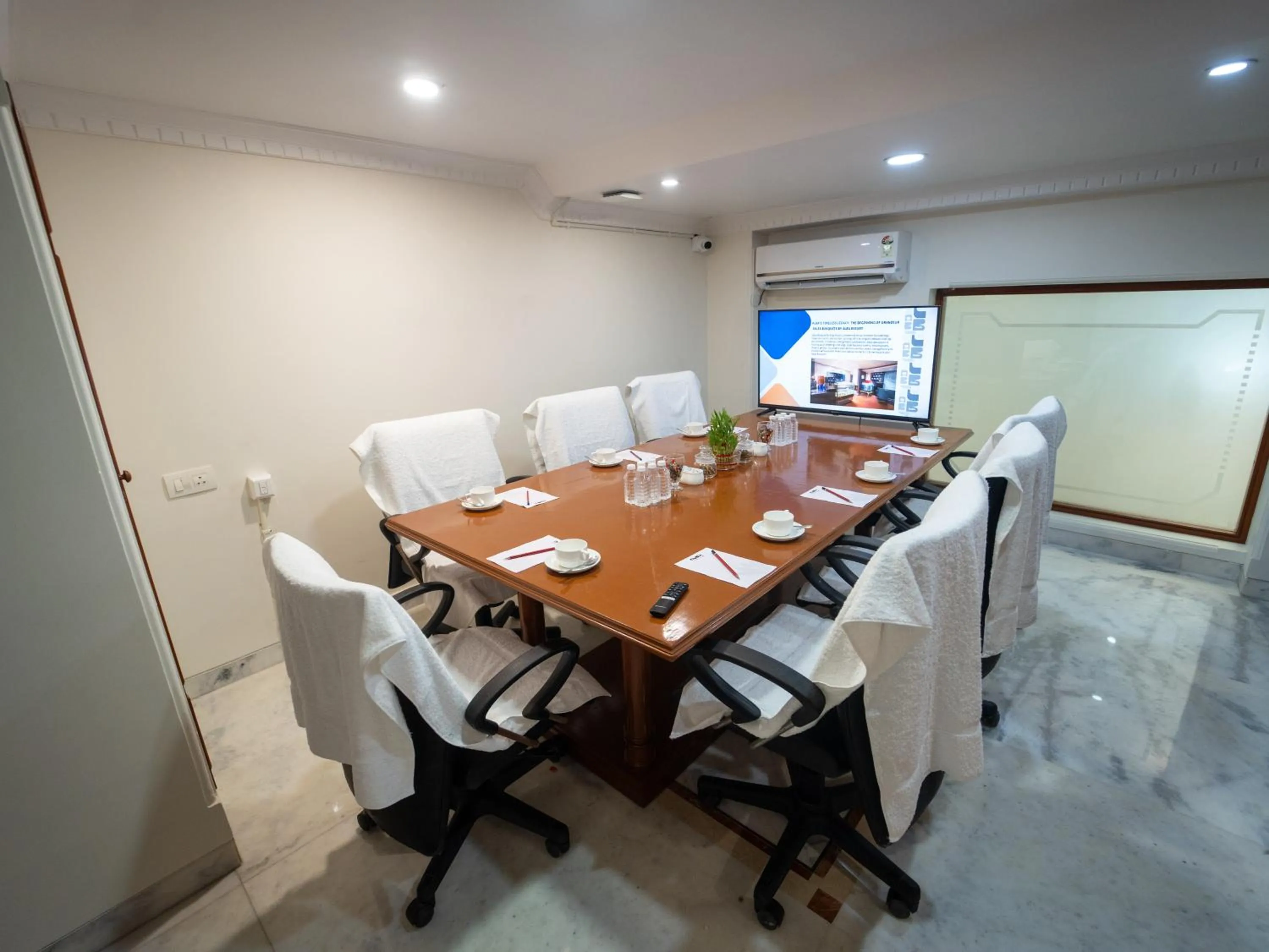 Business facilities in Hotel Pravasa Stay