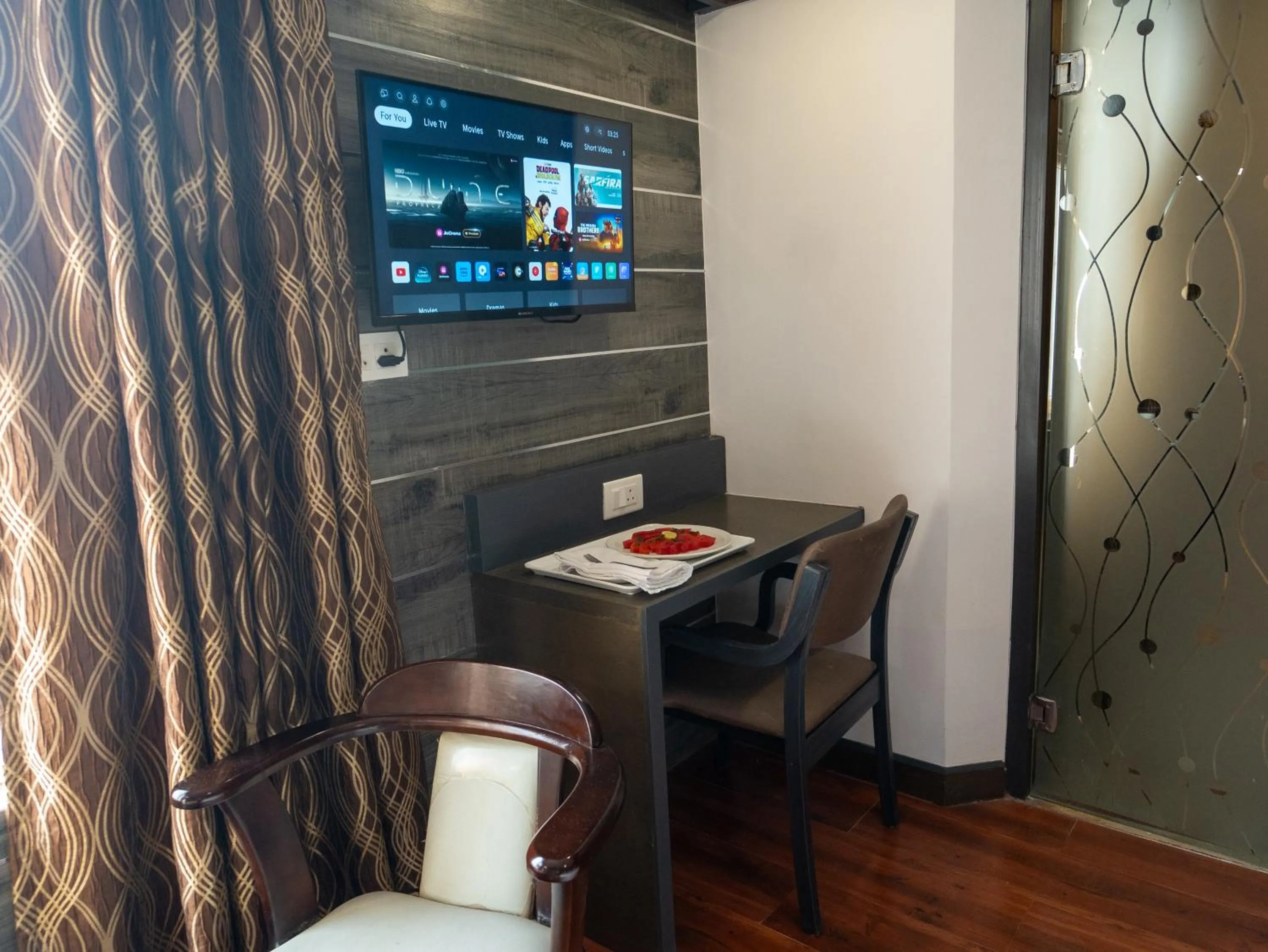 Dining area in Hotel Pravasa Stay