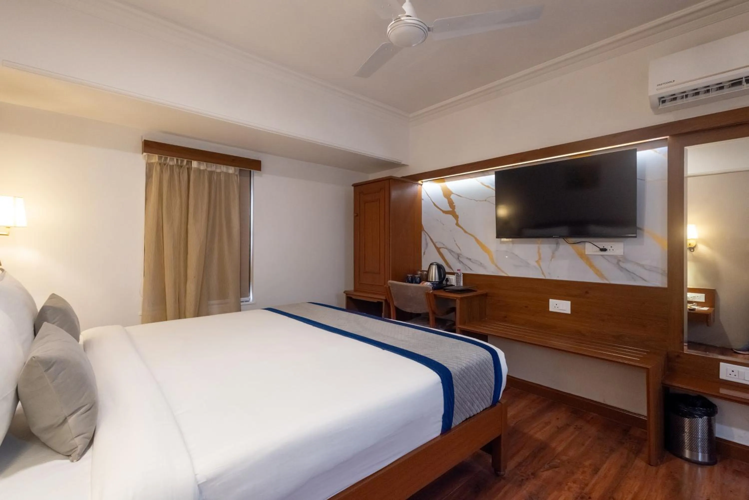Bedroom, Bed in Hotel Pravasa Stay