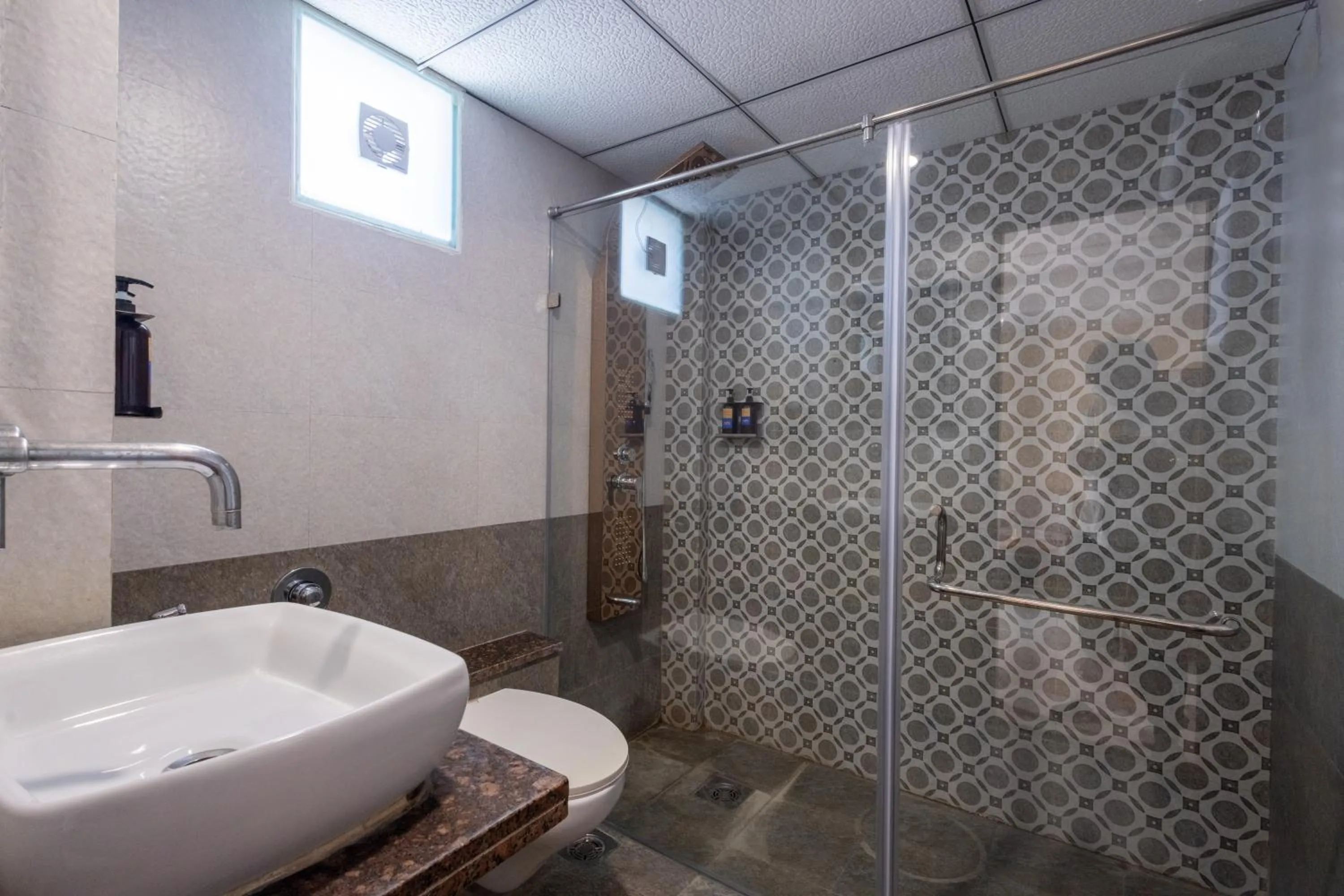Bathroom in Hotel Pravasa Stay
