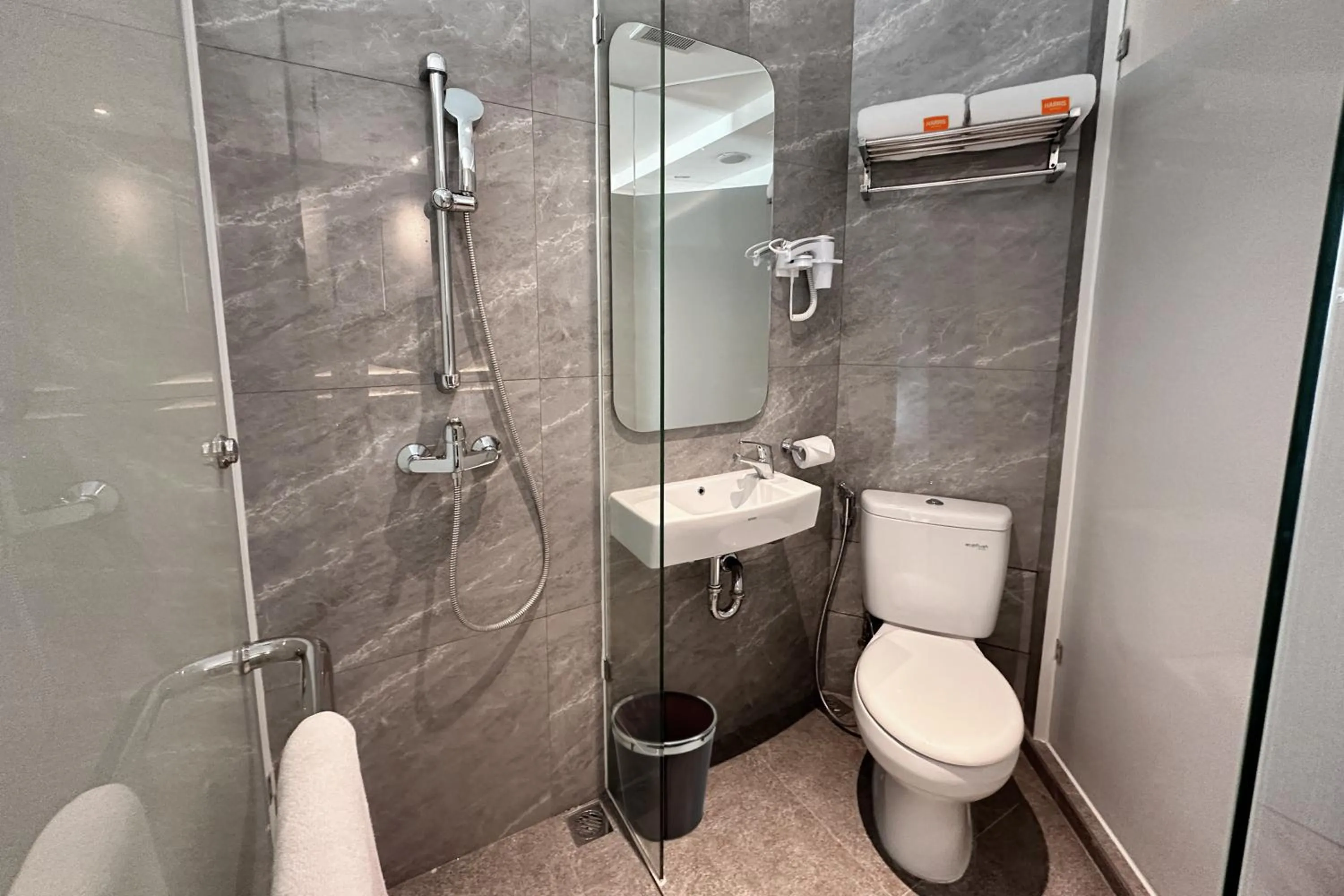 Bathroom in HARRIS Hotel & Conventions Gubeng