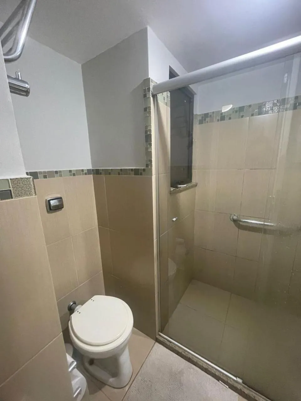 Shower in Hotel Alameda Inn