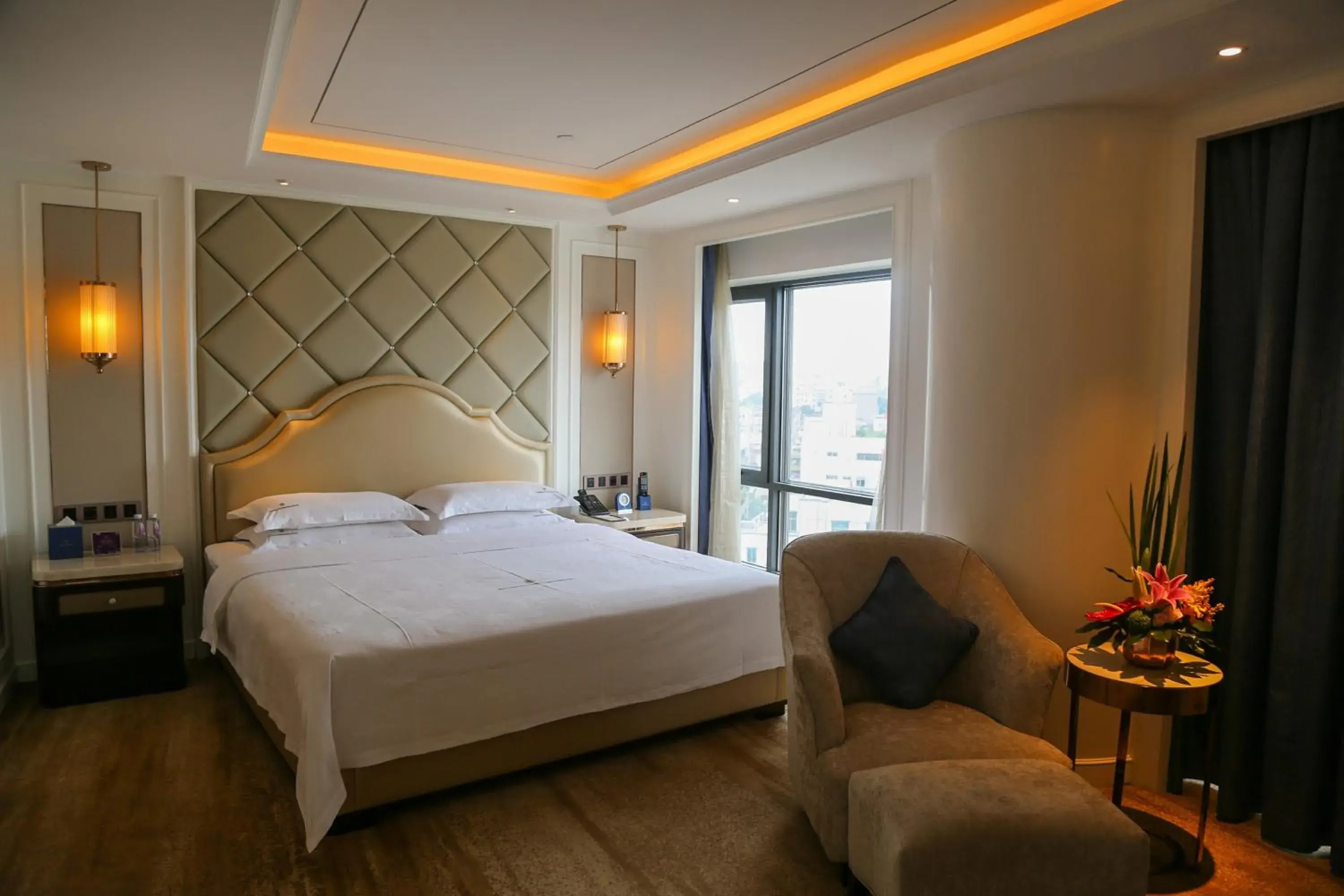 Living room, Bed in Shenzhen Dayhello international Hotel (Baoan)