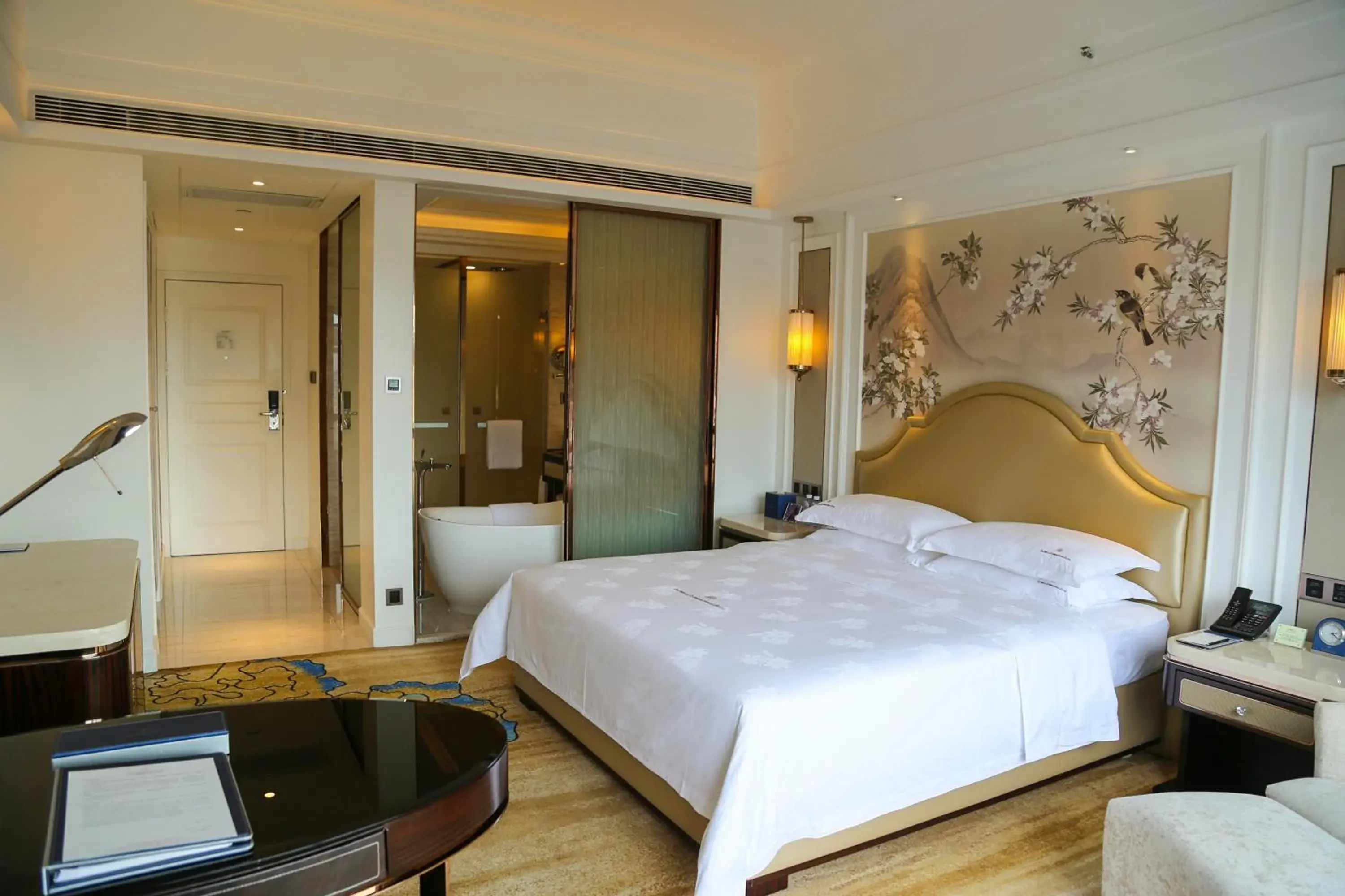 Living room, Bed in Shenzhen Dayhello international Hotel (Baoan)