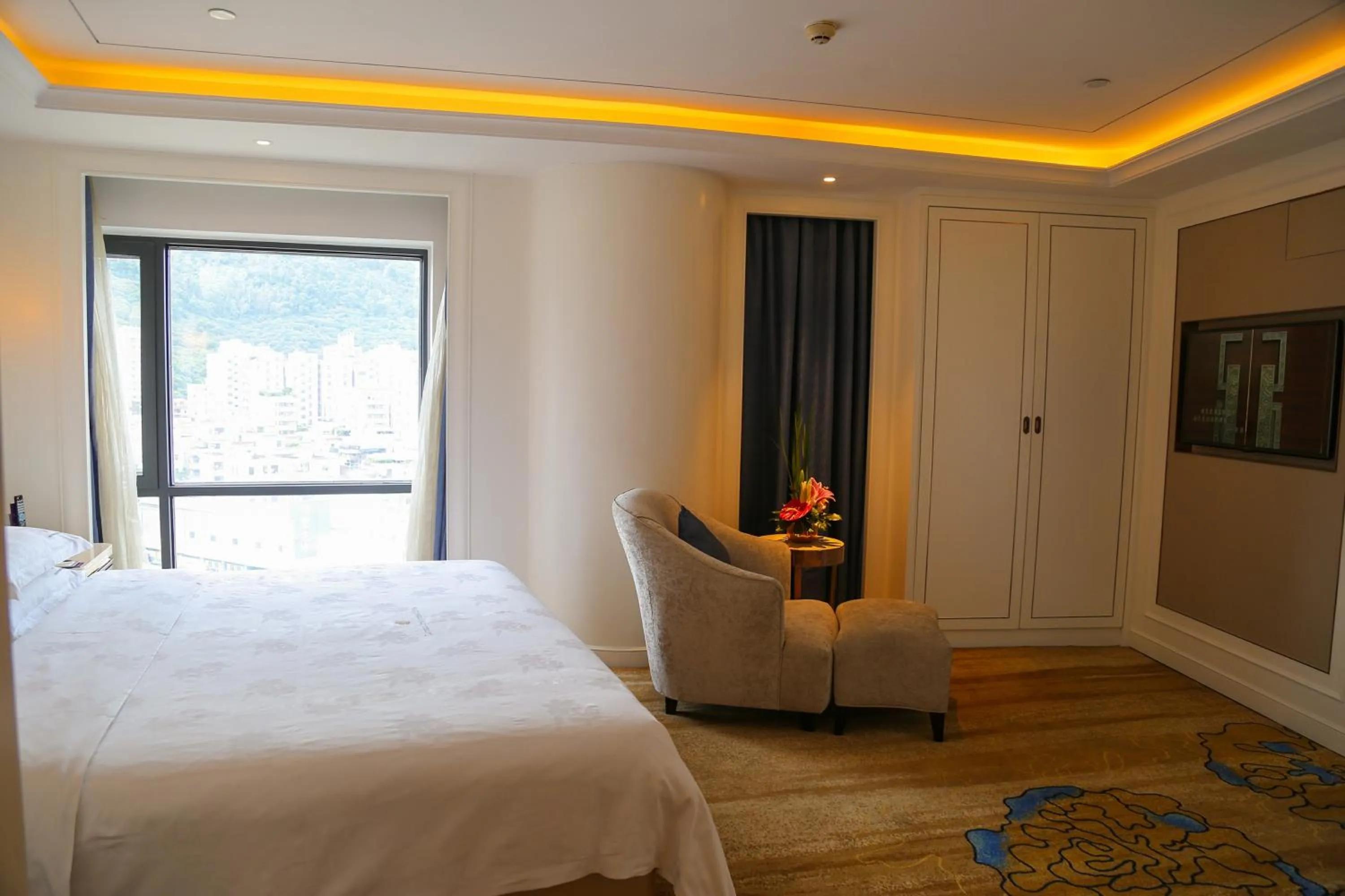 Living room, Bed in Shenzhen Dayhello international Hotel (Baoan)