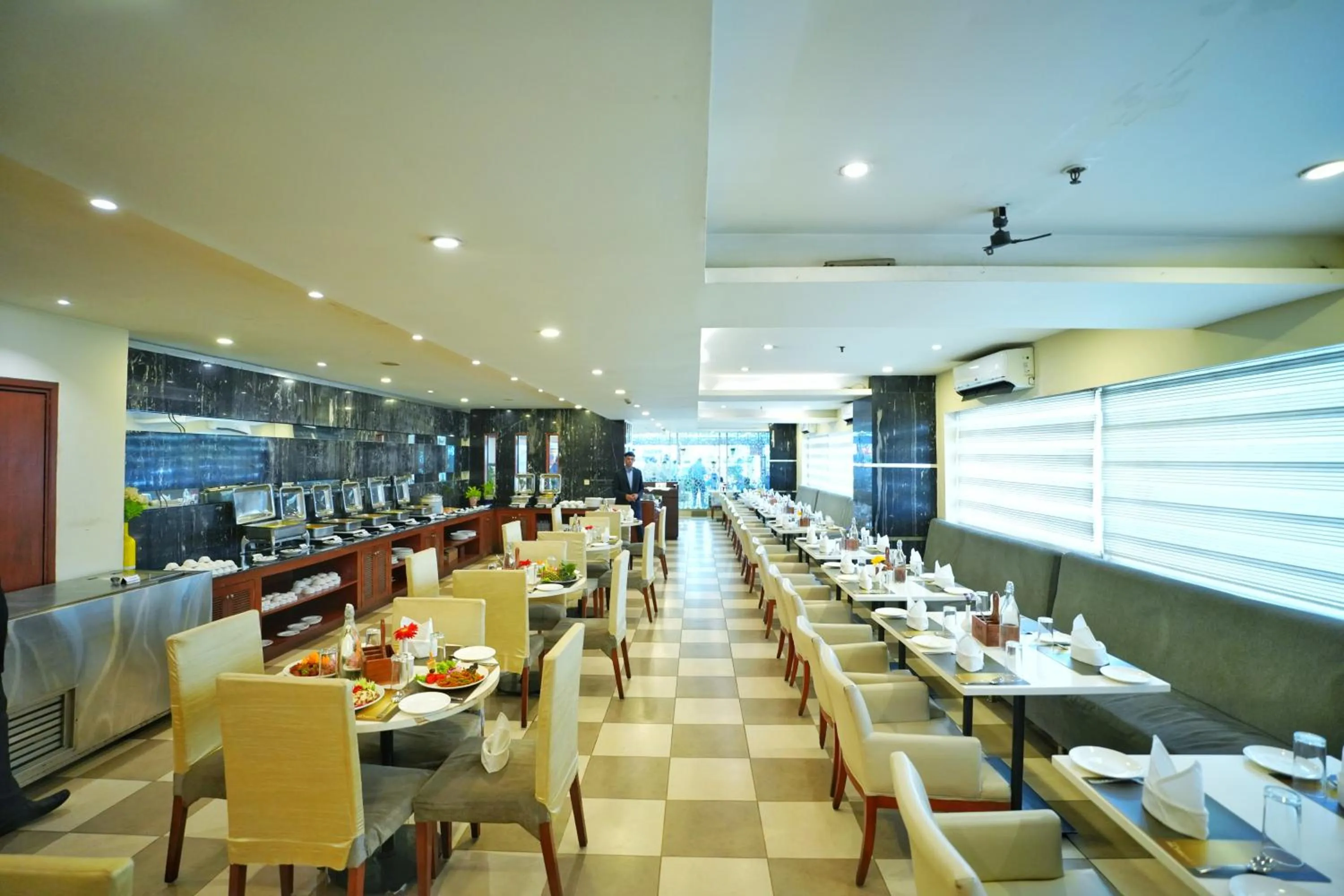 Restaurant/places to eat in The Altruist Business Hotel Hitech