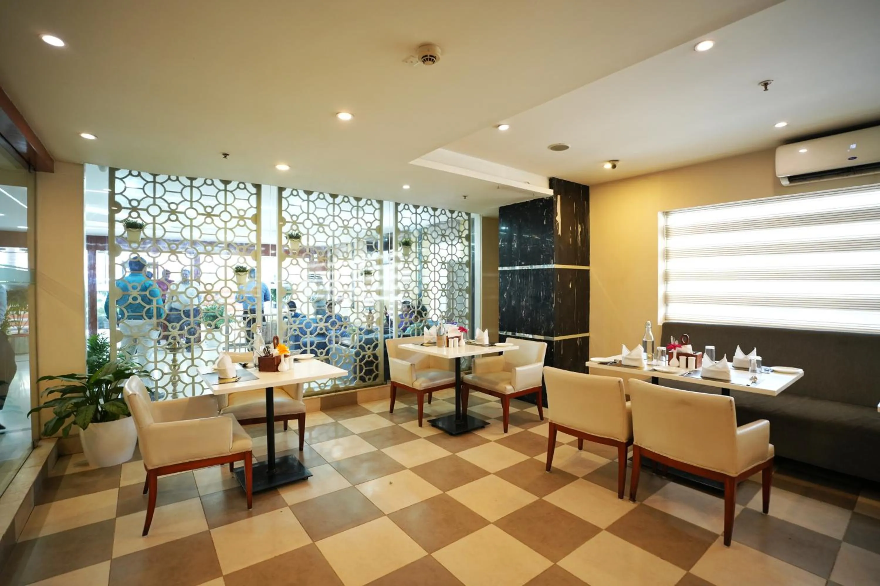 Restaurant/places to eat in The Altruist Business Hotel Hitech