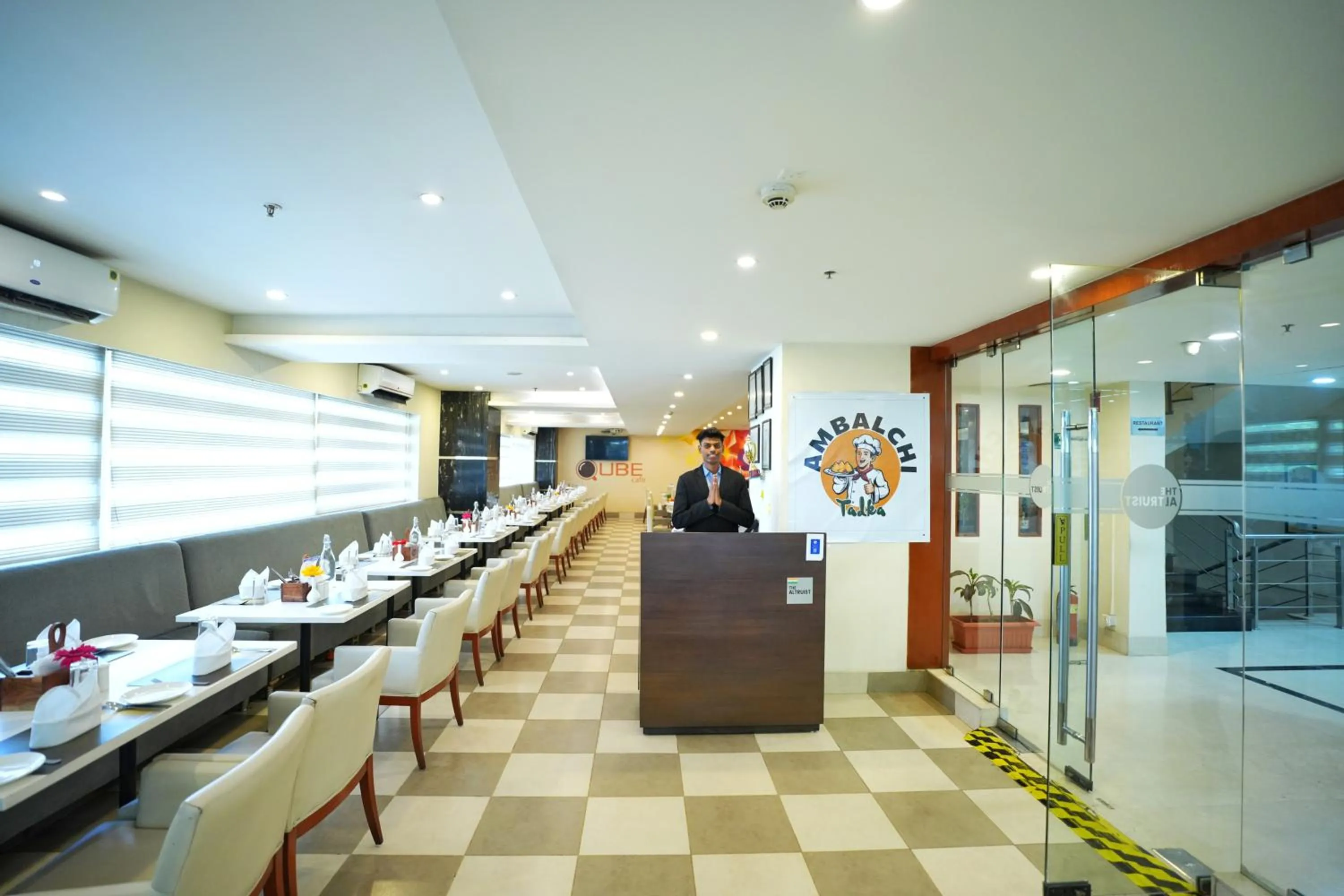 Restaurant/places to eat in The Altruist Business Hotel Hitech