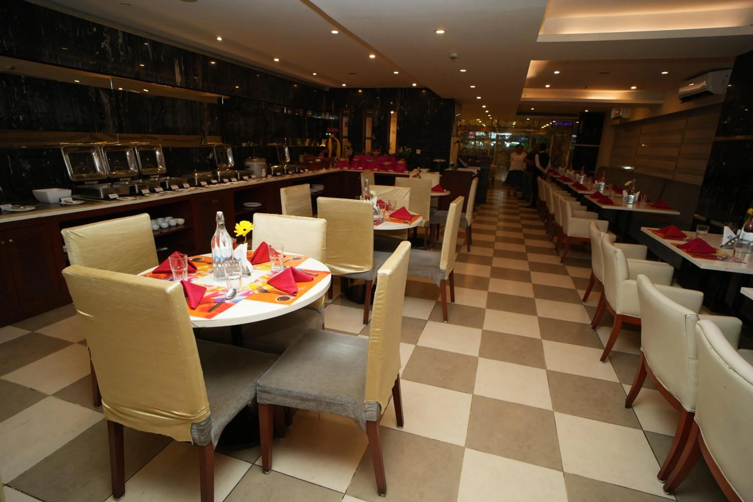 Restaurant/places to eat in The Altruist Business Hotel Hitech