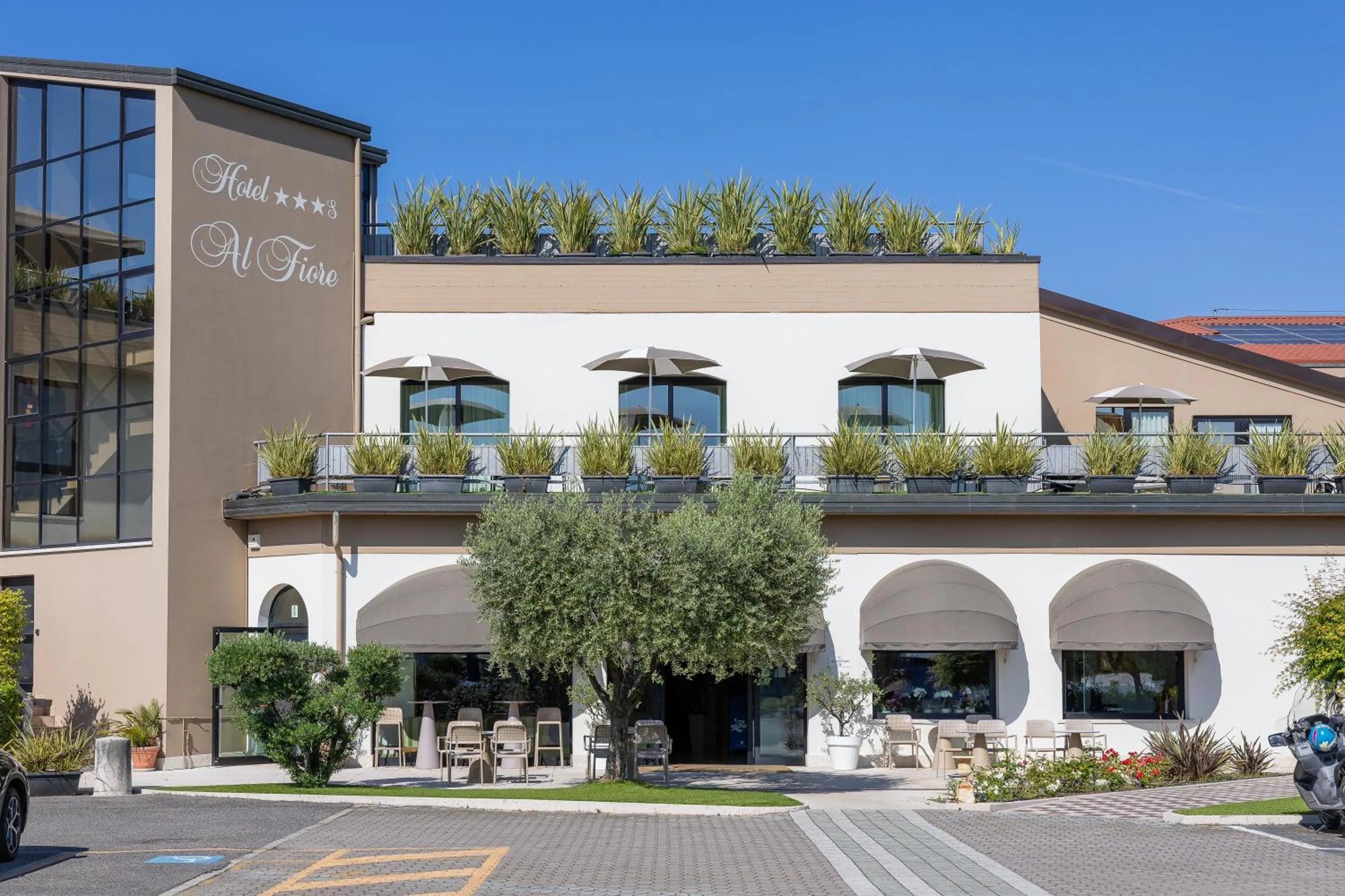 Property building in Hotel Ristorante Al Fiore