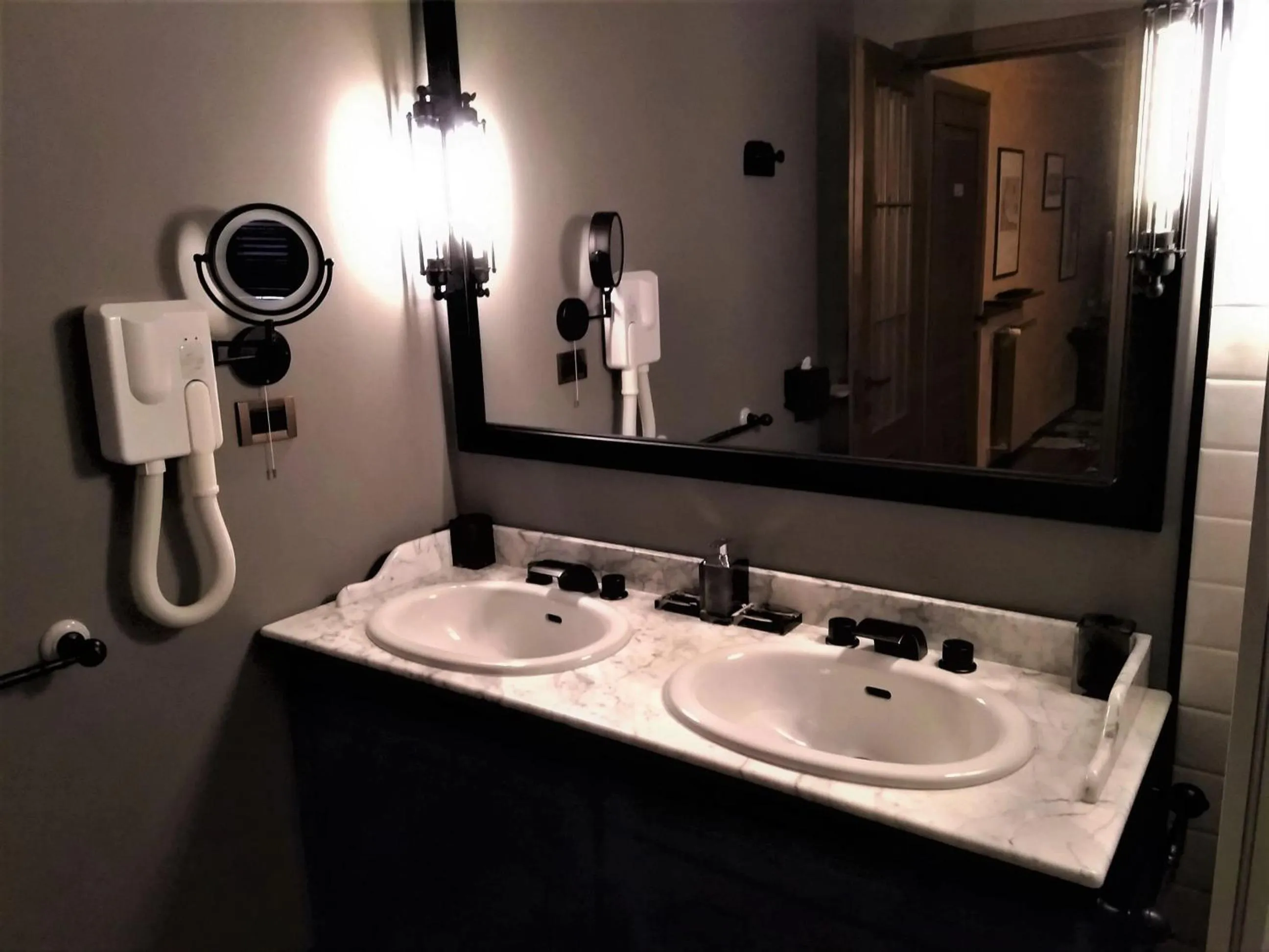 Bathroom in Triestè59 B&B