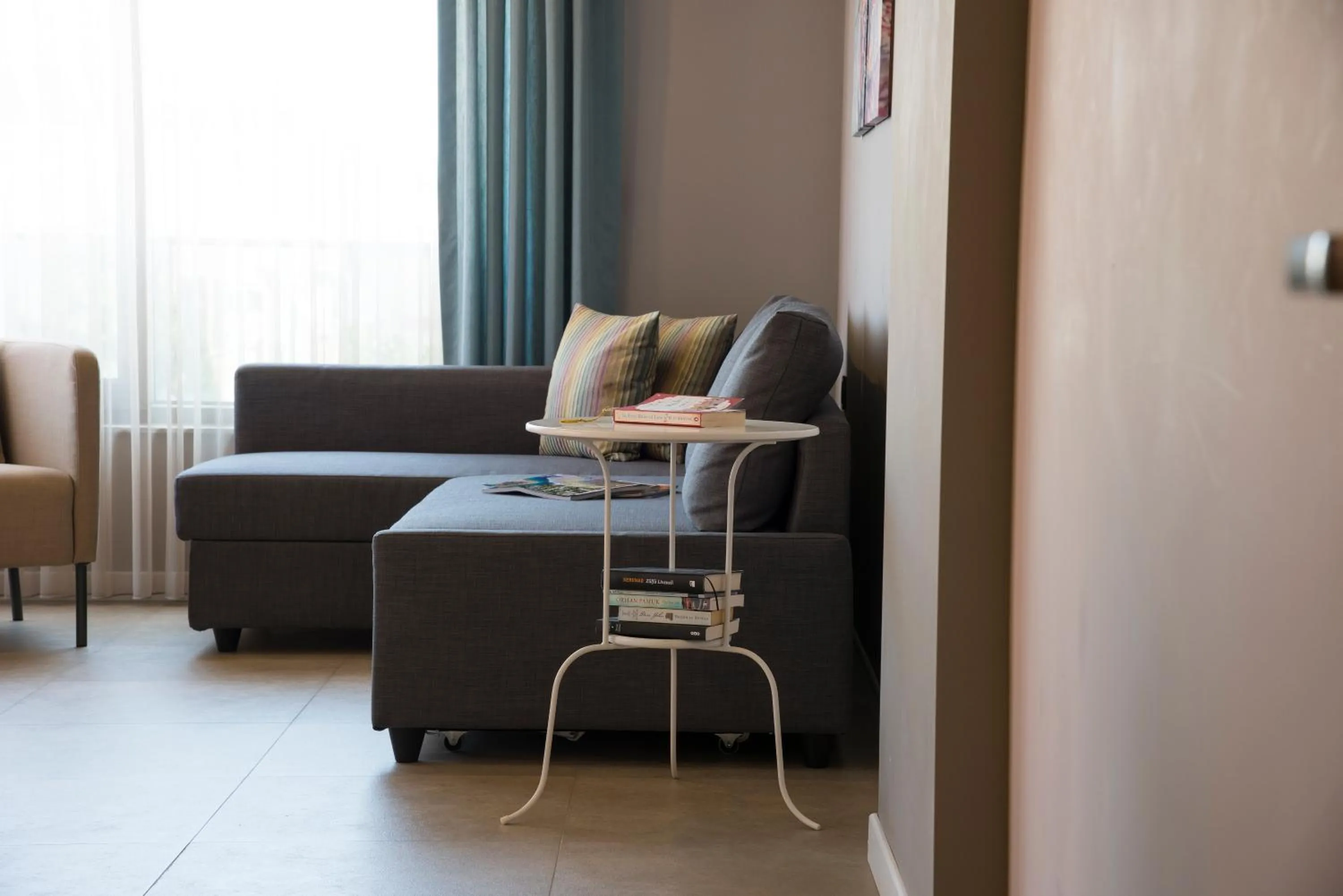 Seating area in Trend Suites