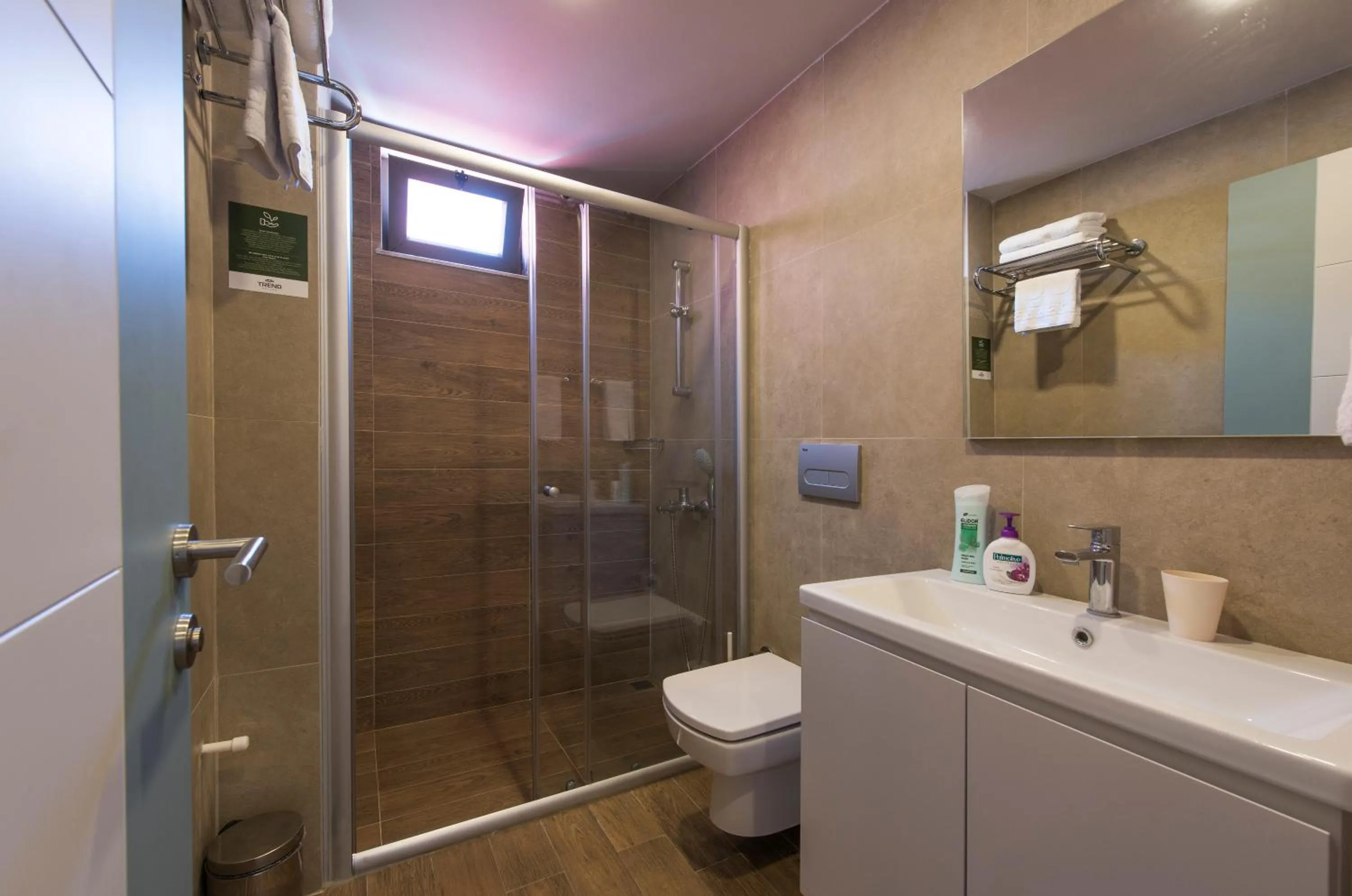 Shower in Trend Suites