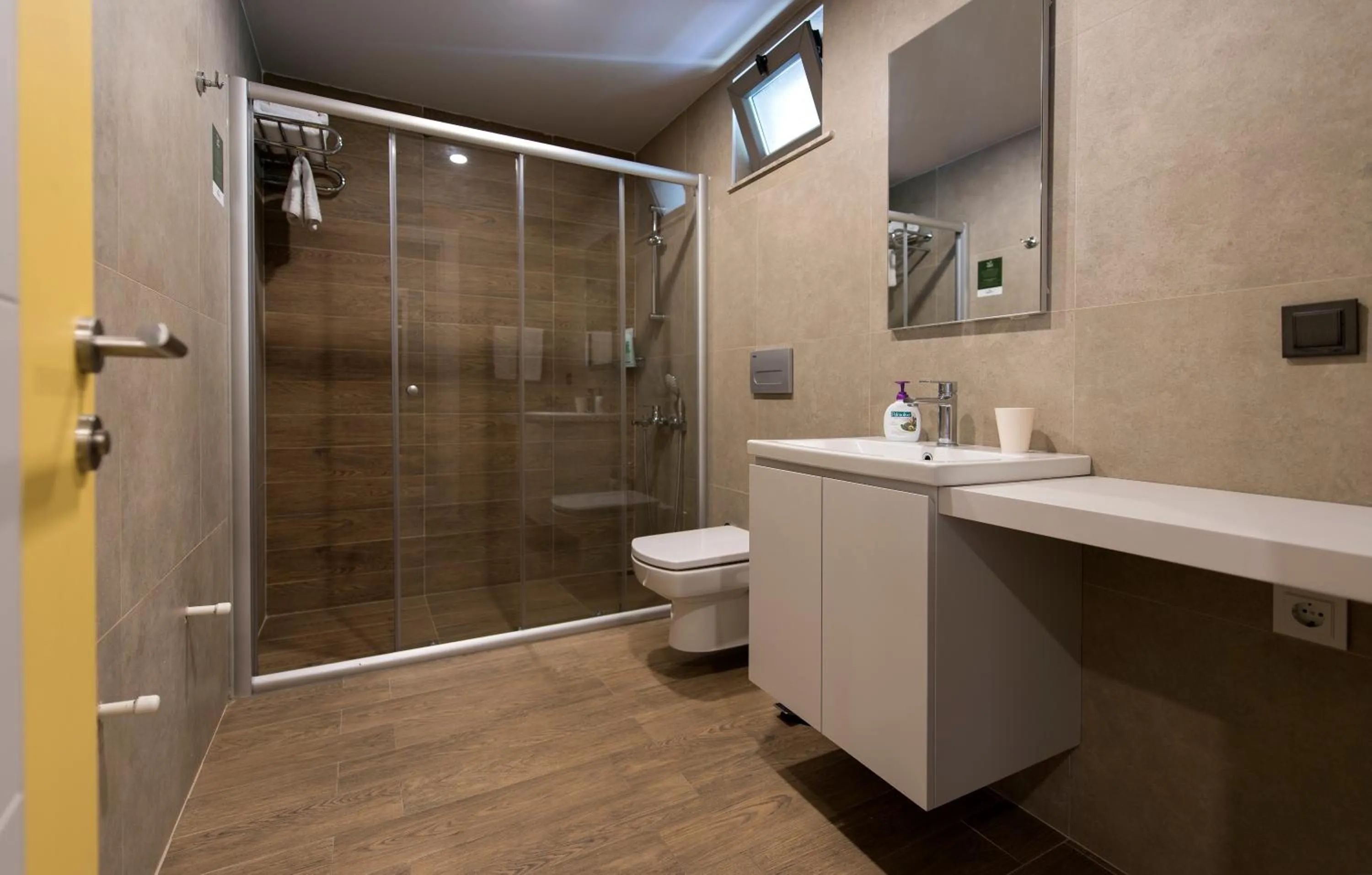 Shower in Trend Suites