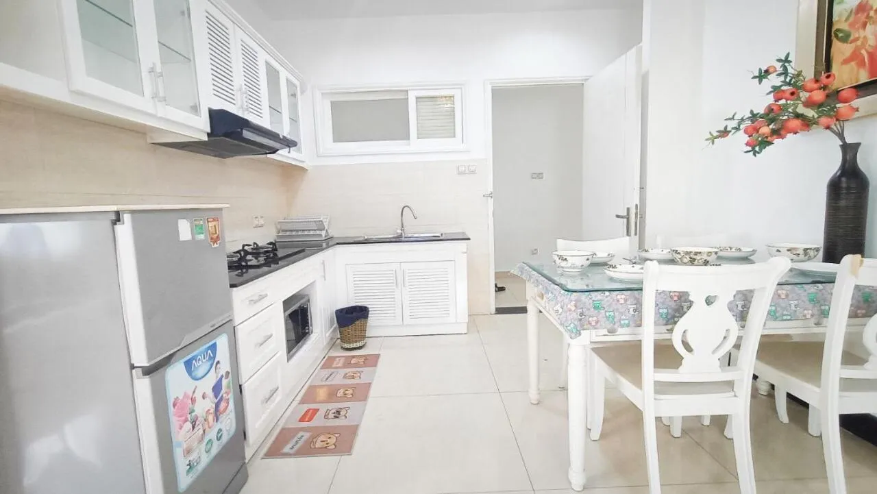 Dining area in Queen Central Apartment Hotel