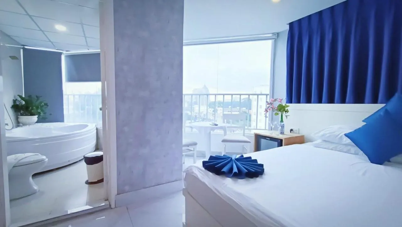 Bed in Queen Central Apartment Hotel