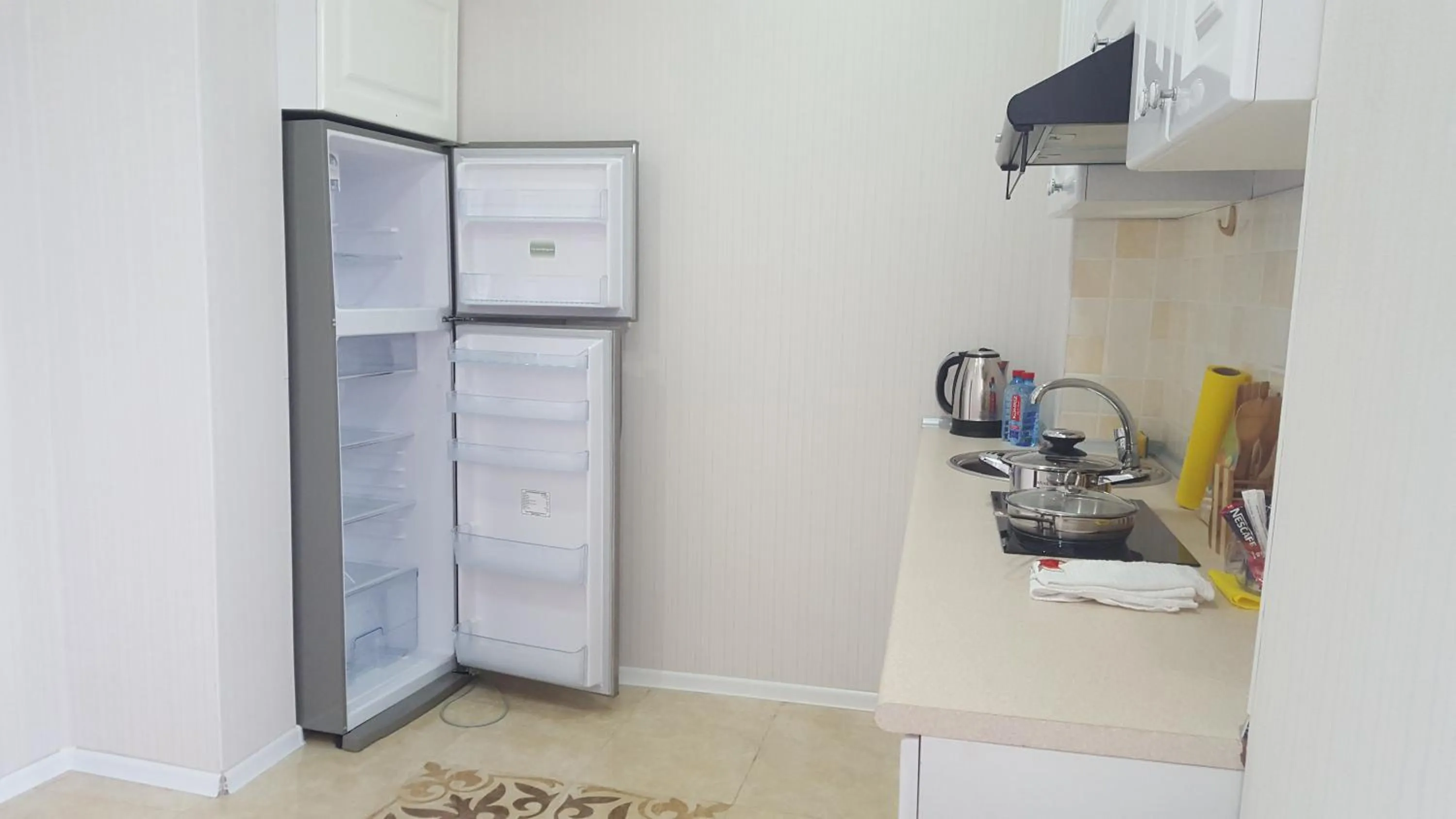 Kitchen or kitchenette in Premier Old Gates Hotel