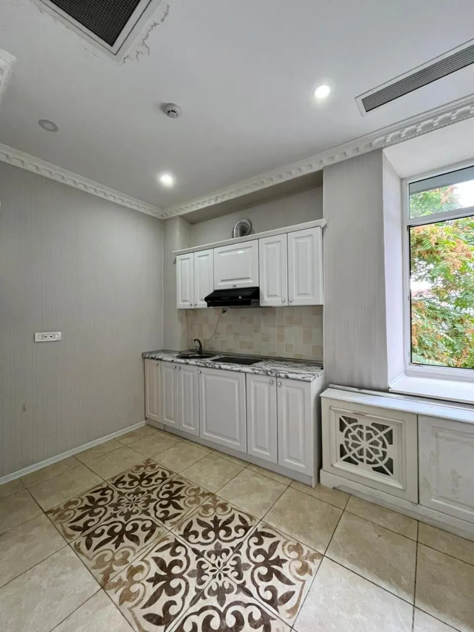 Kitchen or kitchenette in Premier Old Gates Hotel