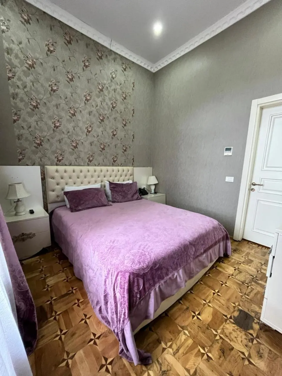 Bed in Premier Old Gates Hotel