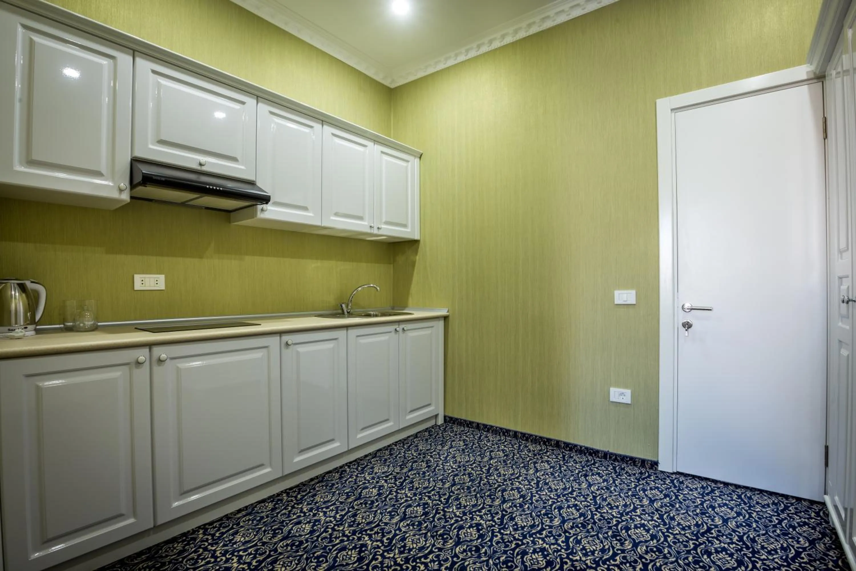Kitchen or kitchenette in Premier Old Gates Hotel