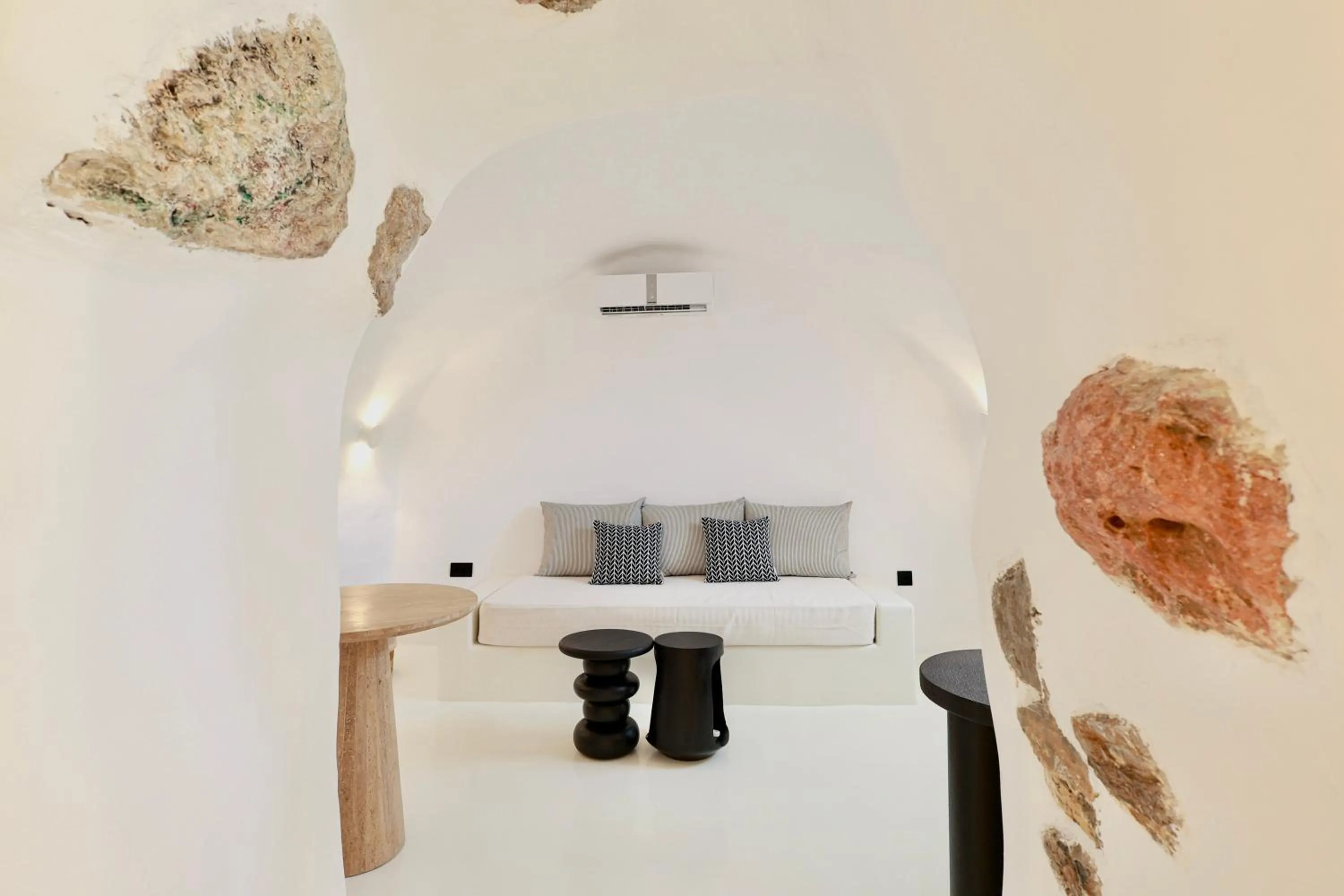 Luna Santorini Suites