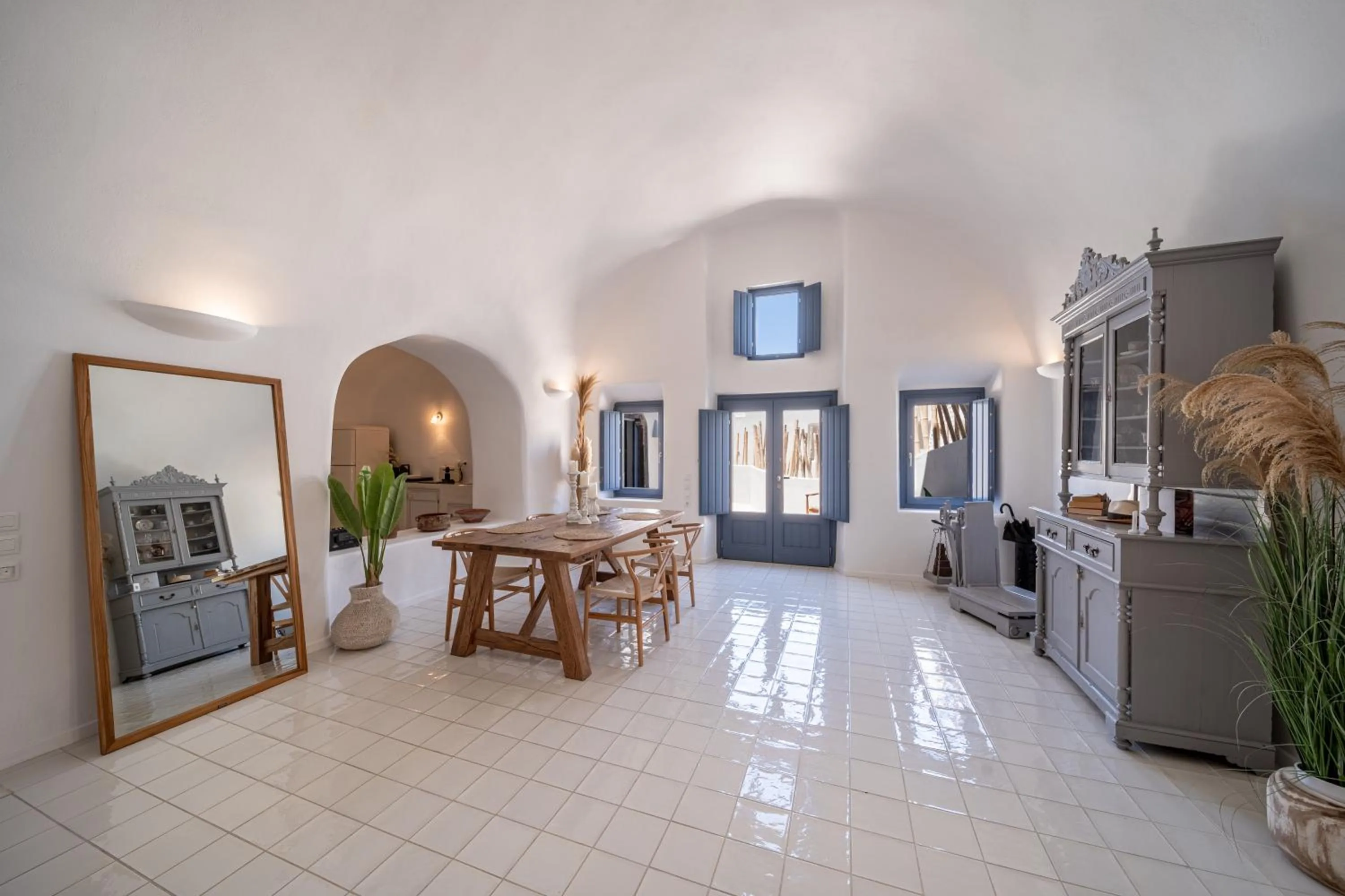 Living room in Luna Santorini Suites