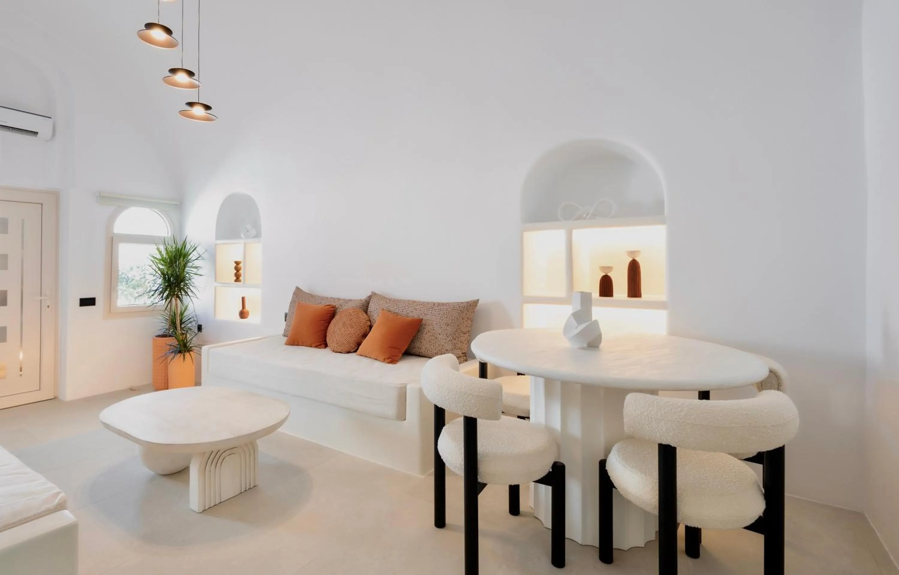 Luna Santorini Suites