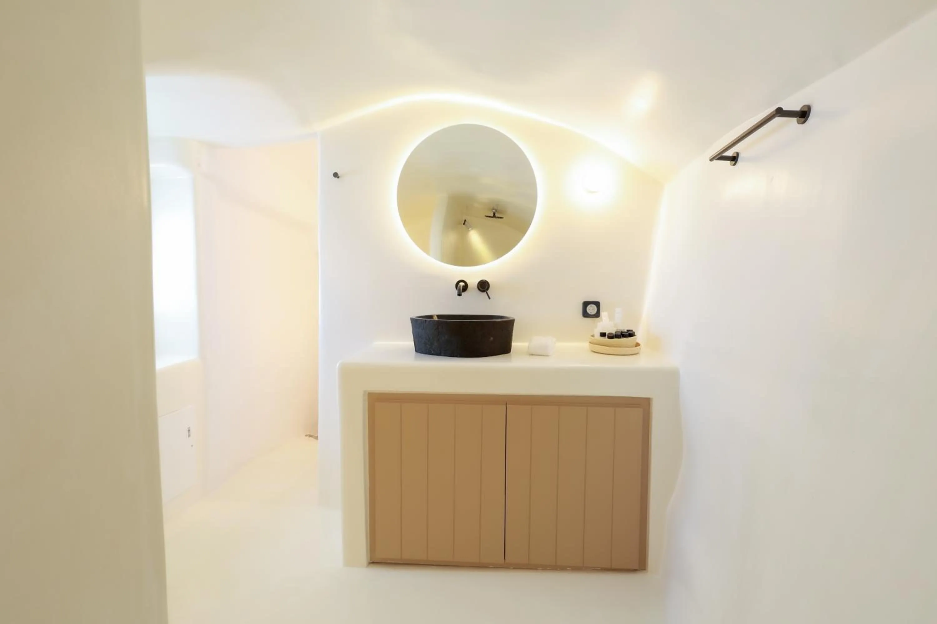 Luna Santorini Suites