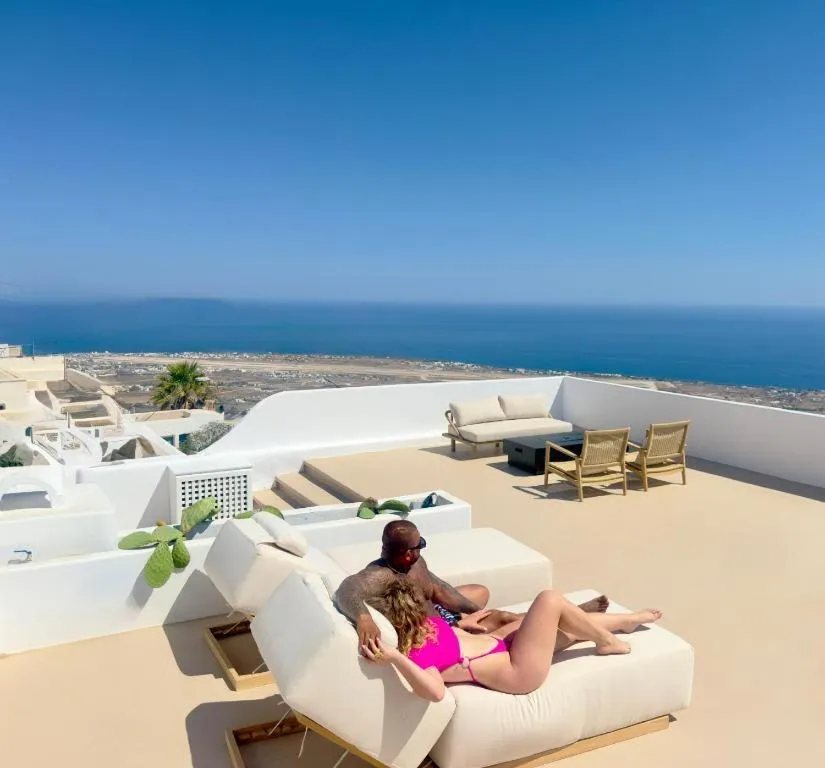 Luna Santorini Suites
