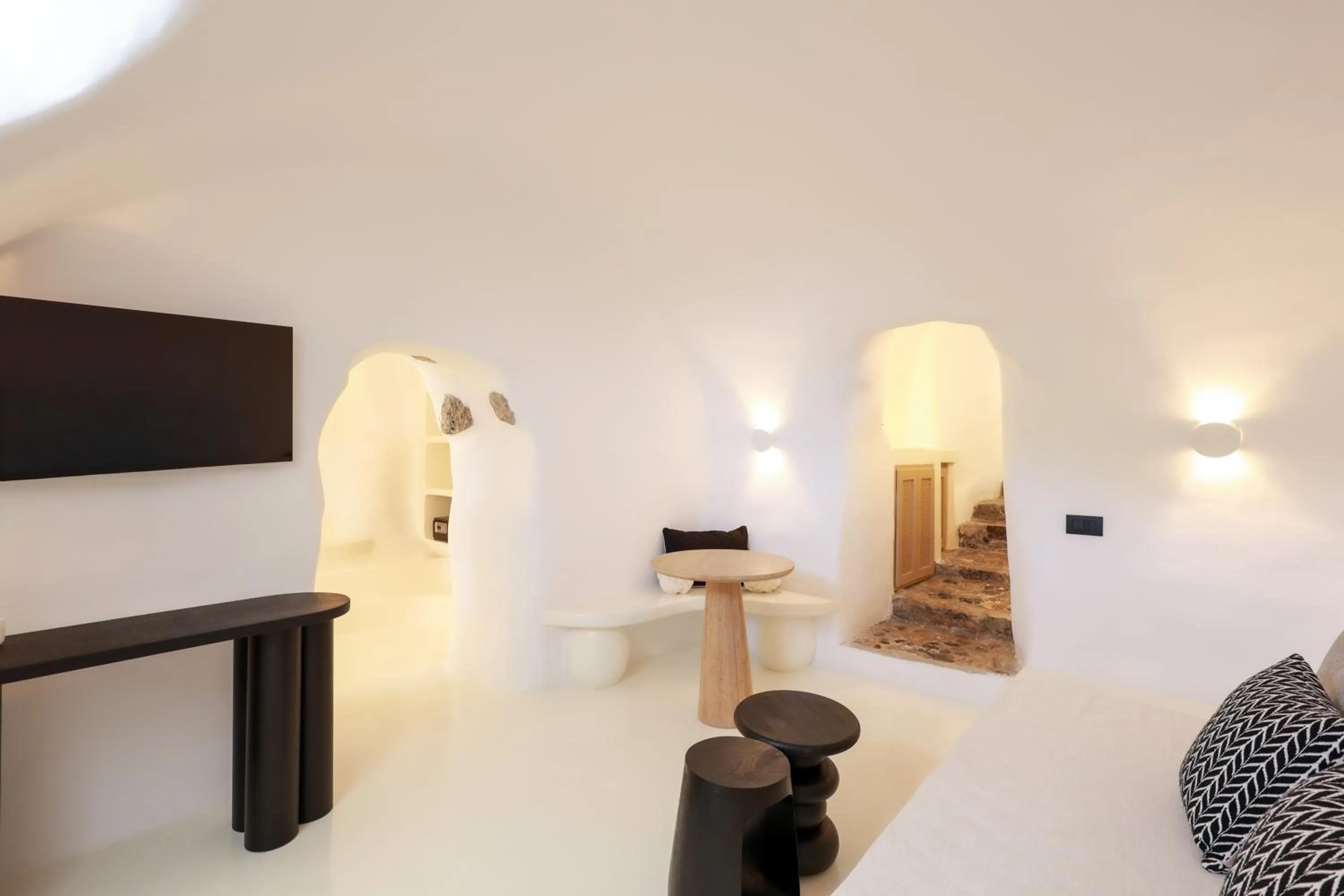Luna Santorini Suites