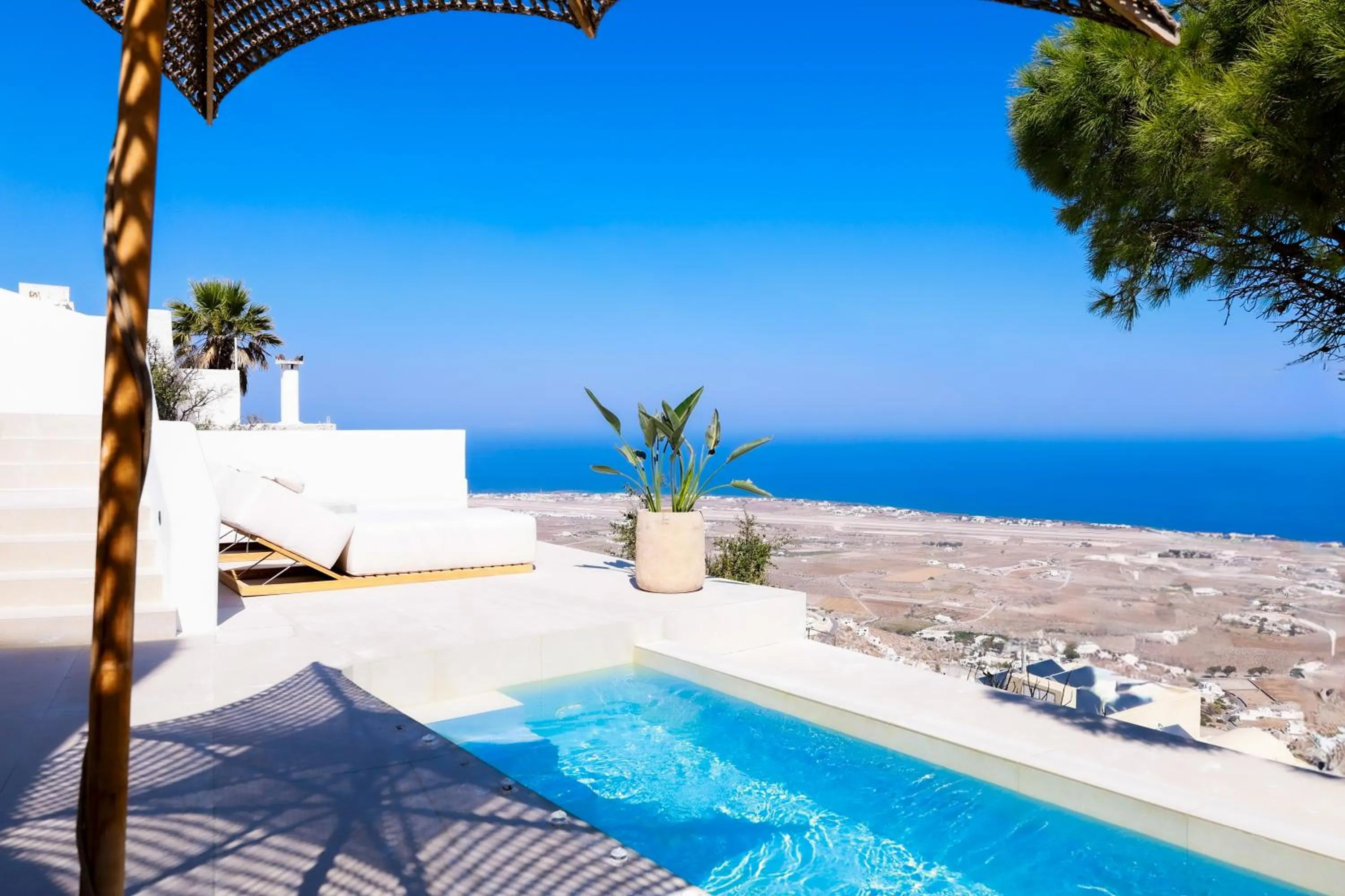 Luna Santorini Suites