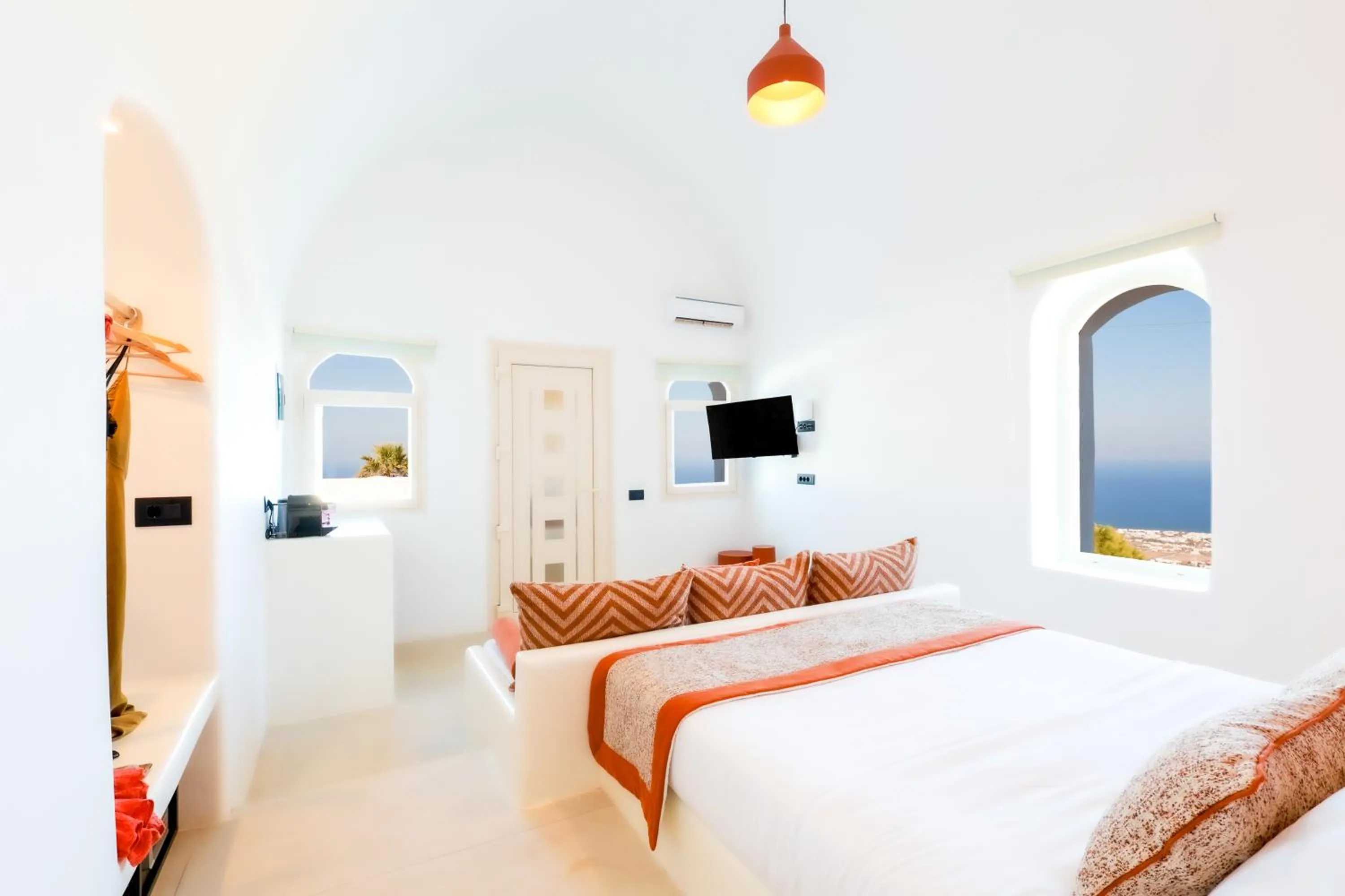 Bed in Luna Santorini Suites