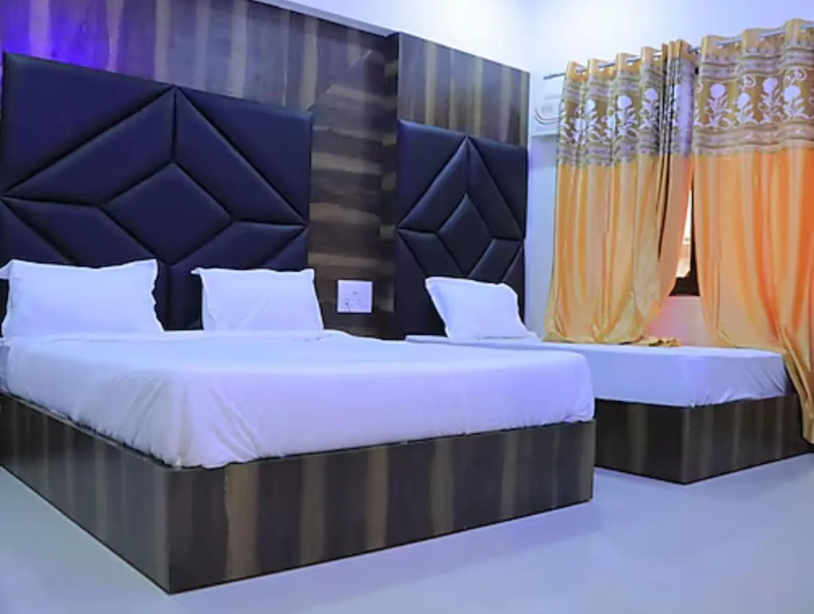 Bed in Hotel Novelty inn