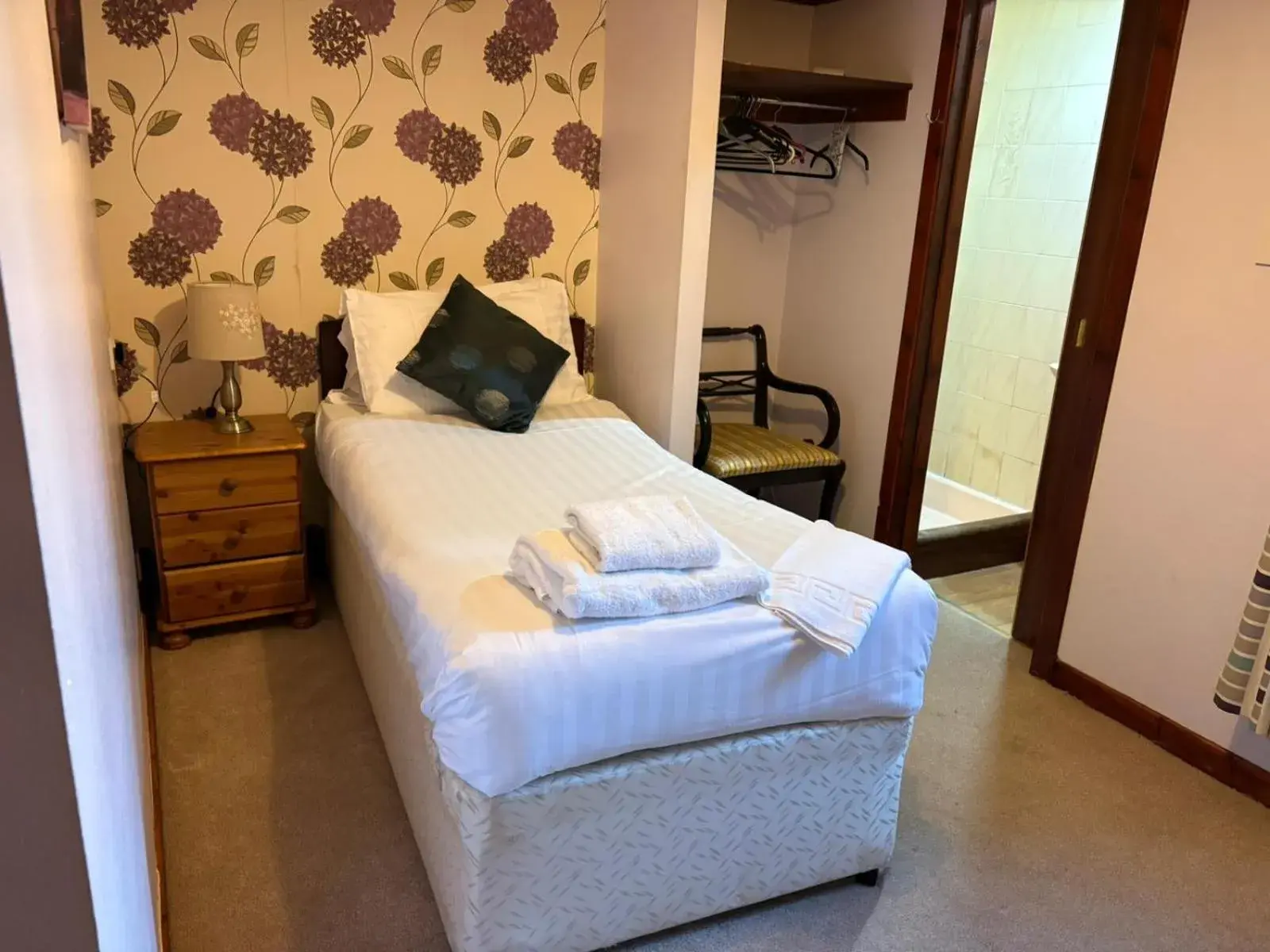 Single Room in Queens Hotel Stonehaven Single Room in Queens Hotel Stonehaven