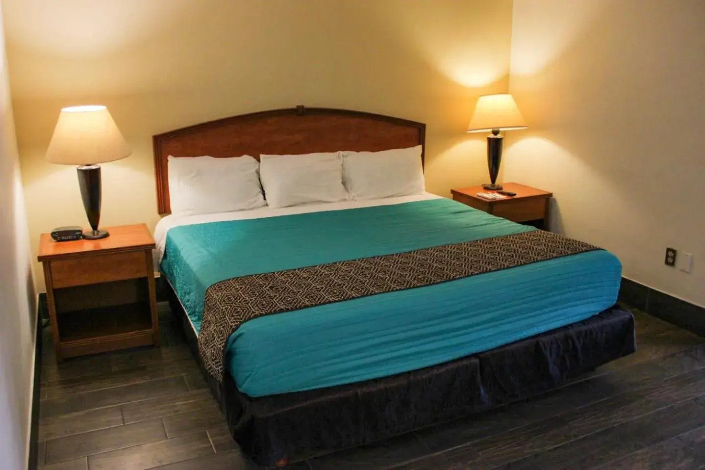 Bed in Hafersons Inn Hotel Suites Bed in Hafersons Inn Hotel Suites