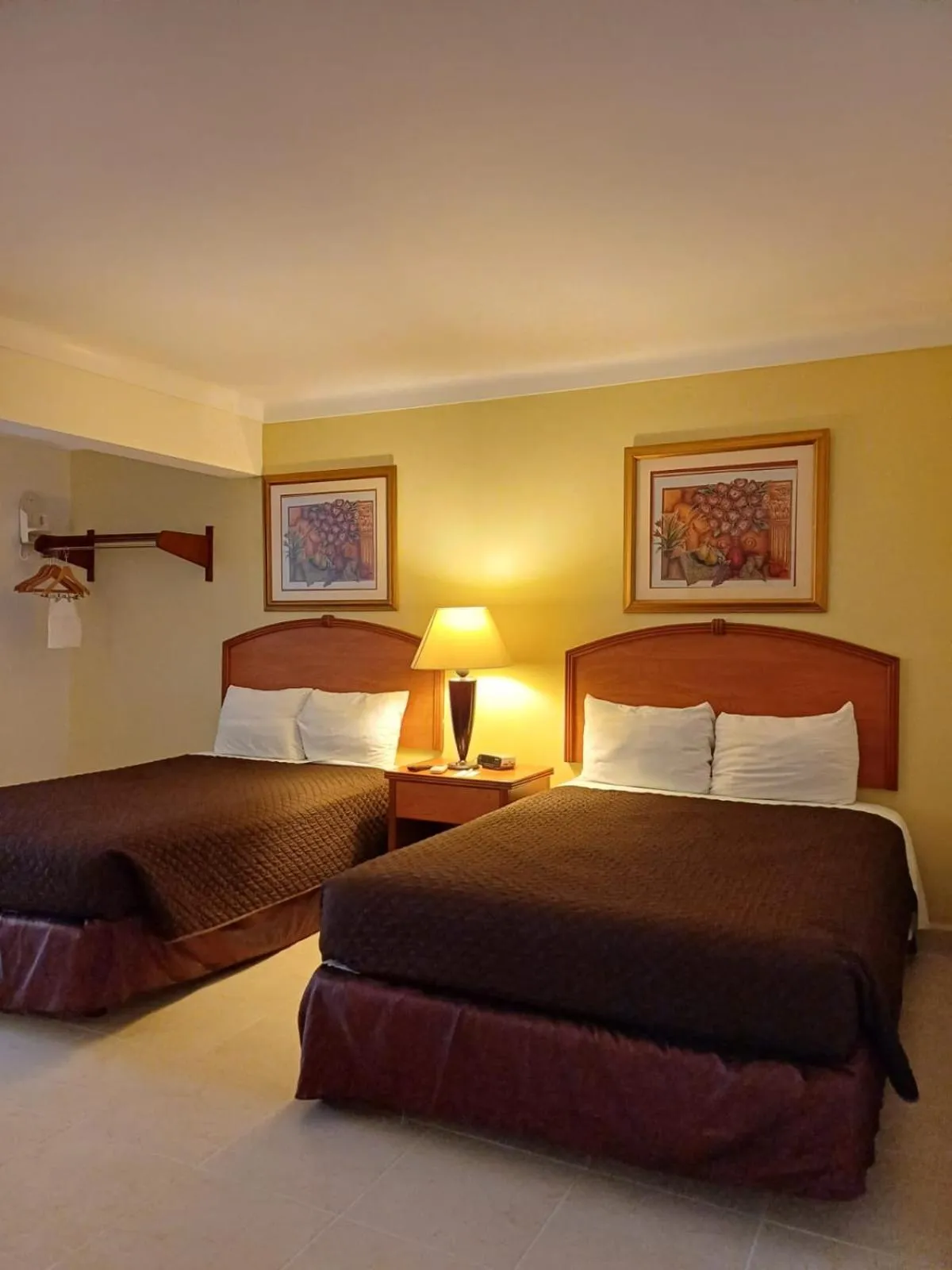Bed in Hafersons Inn Hotel Suites