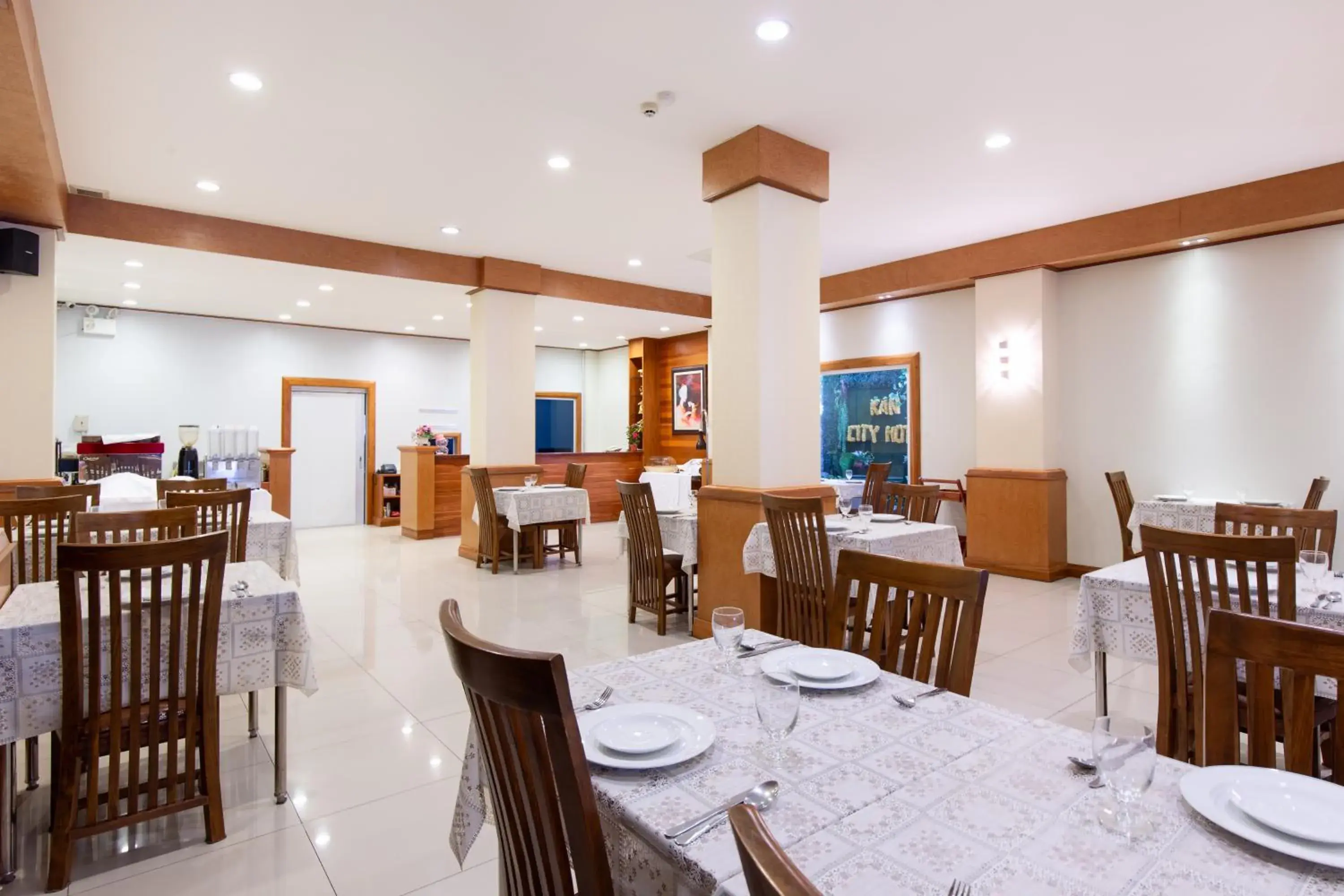 Restaurant/places to eat in Kanchanaburi City Hotel Restaurant/places to eat in Kanchanaburi City Hotel