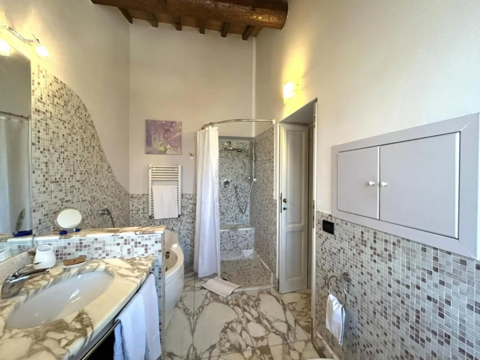 Shower in La Corte di Ronzano