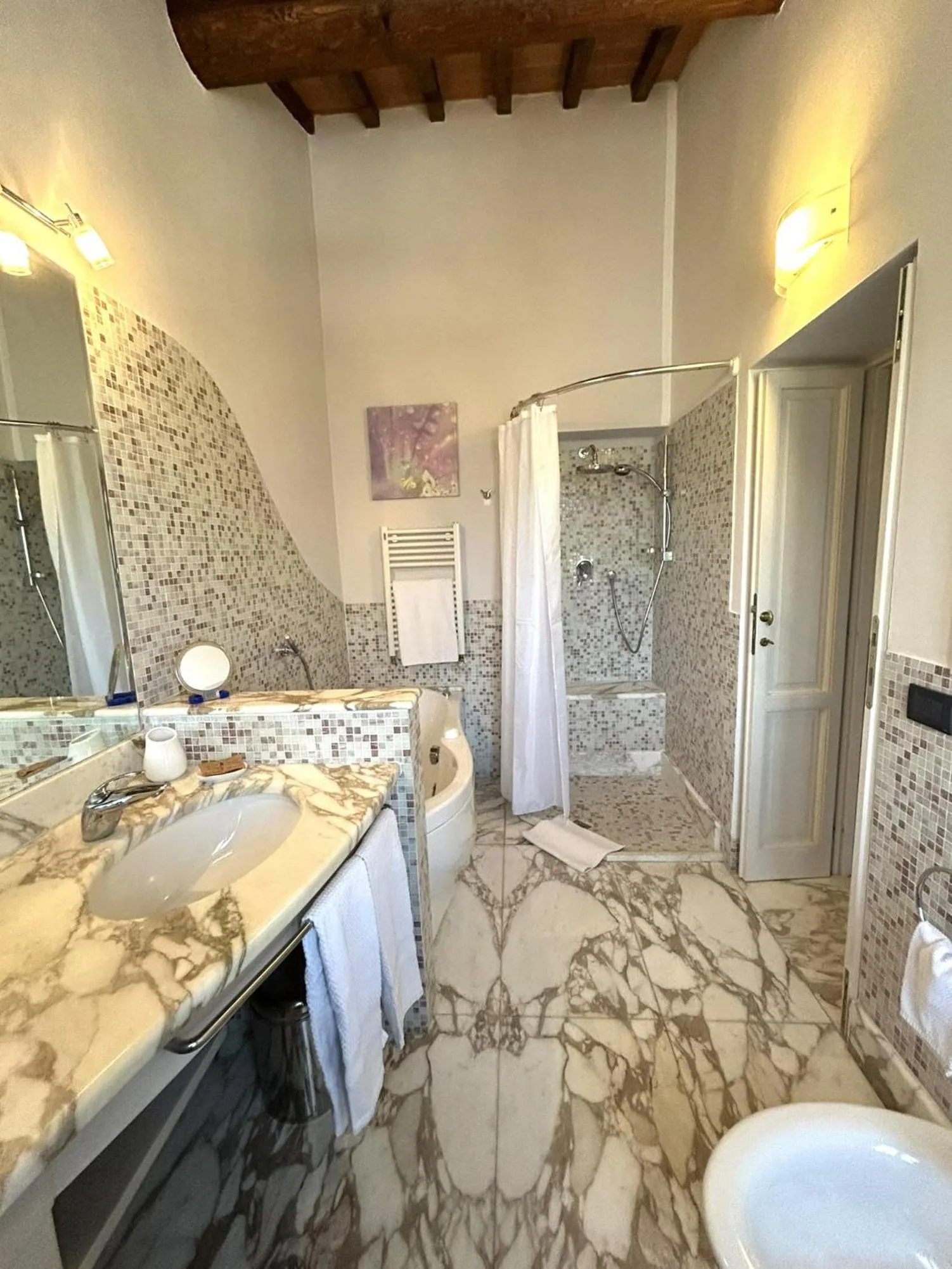 Shower in La Corte di Ronzano