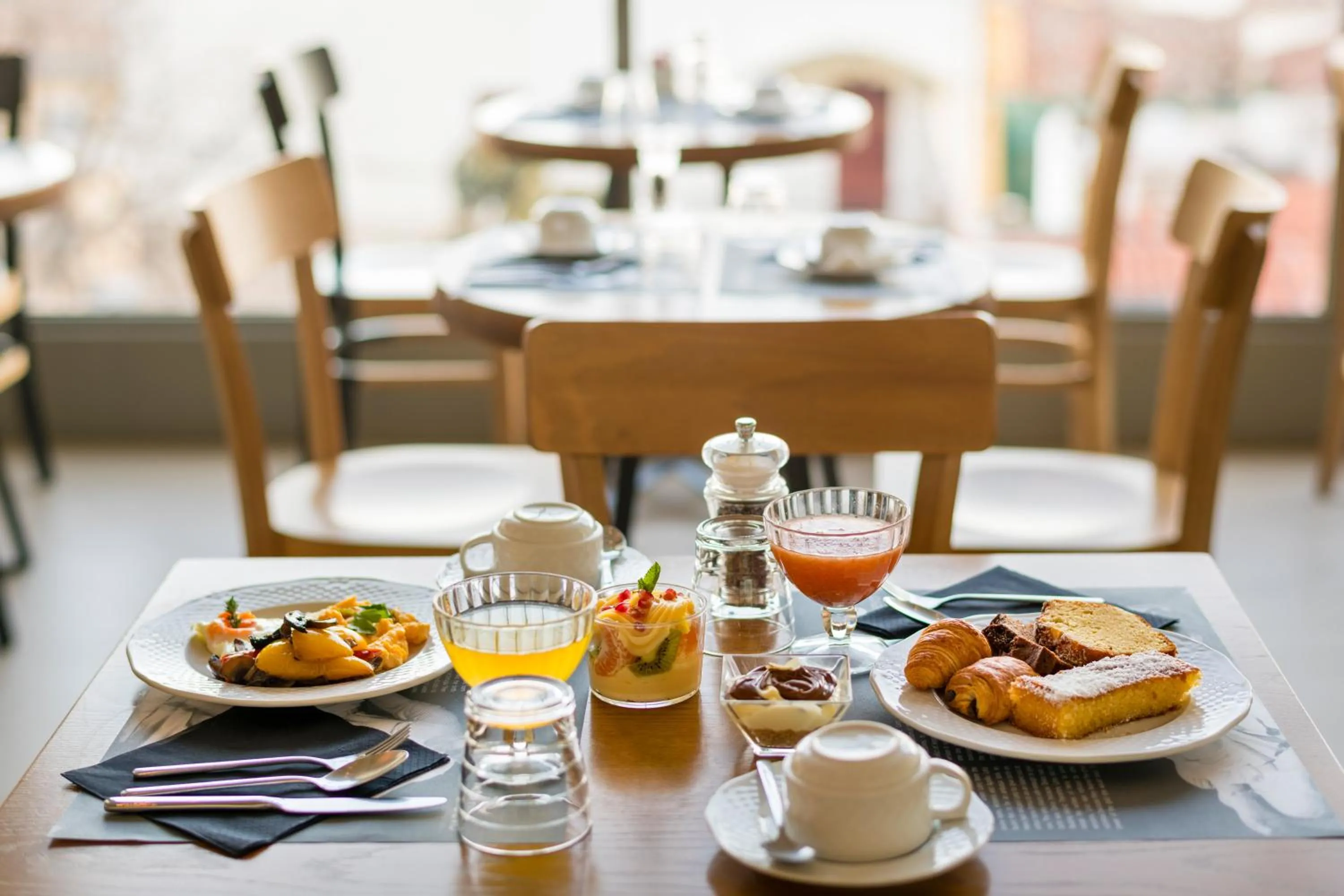 Restaurant/places to eat in Leto Nuevo Hotel