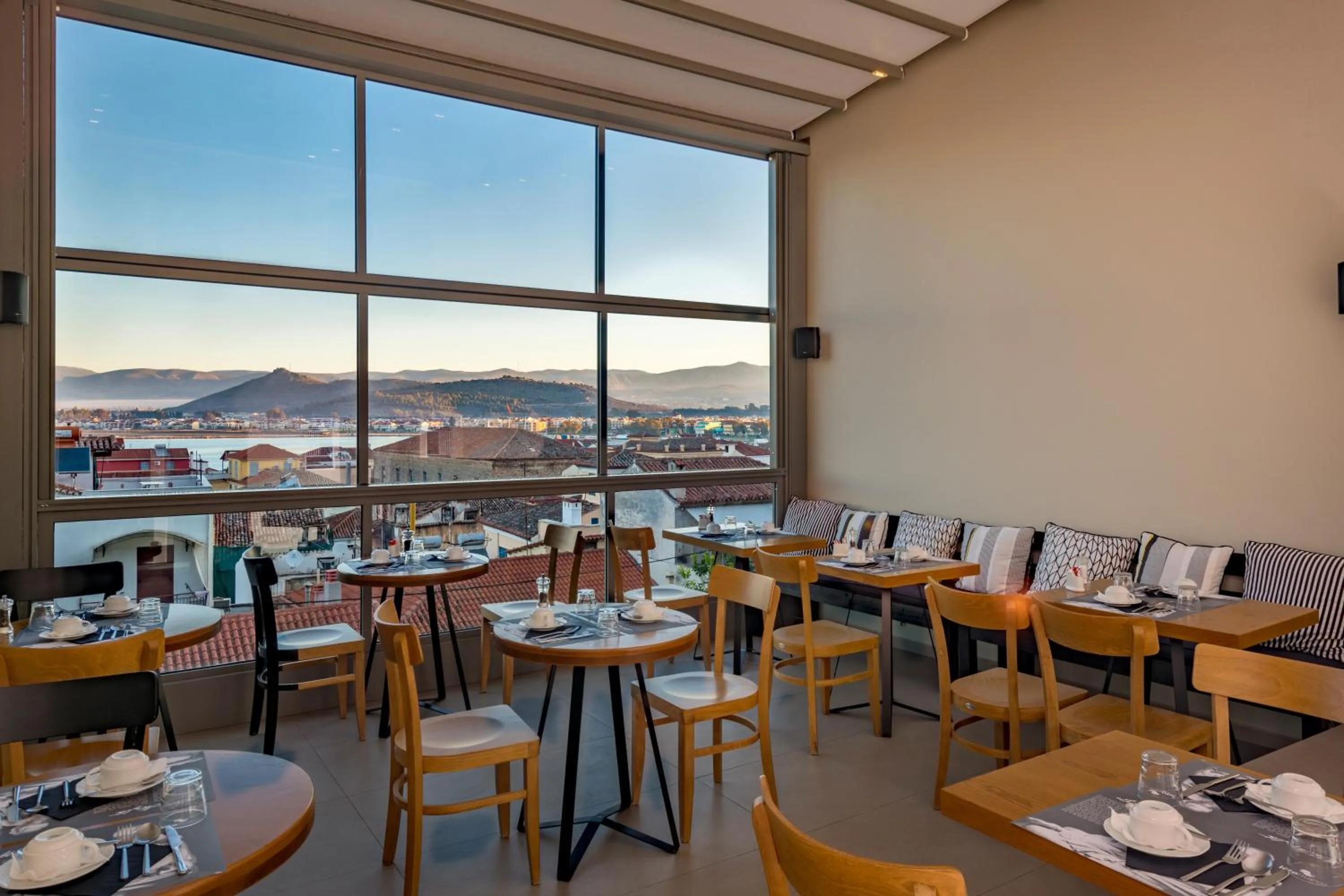 Restaurant/places to eat in Leto Nuevo Hotel