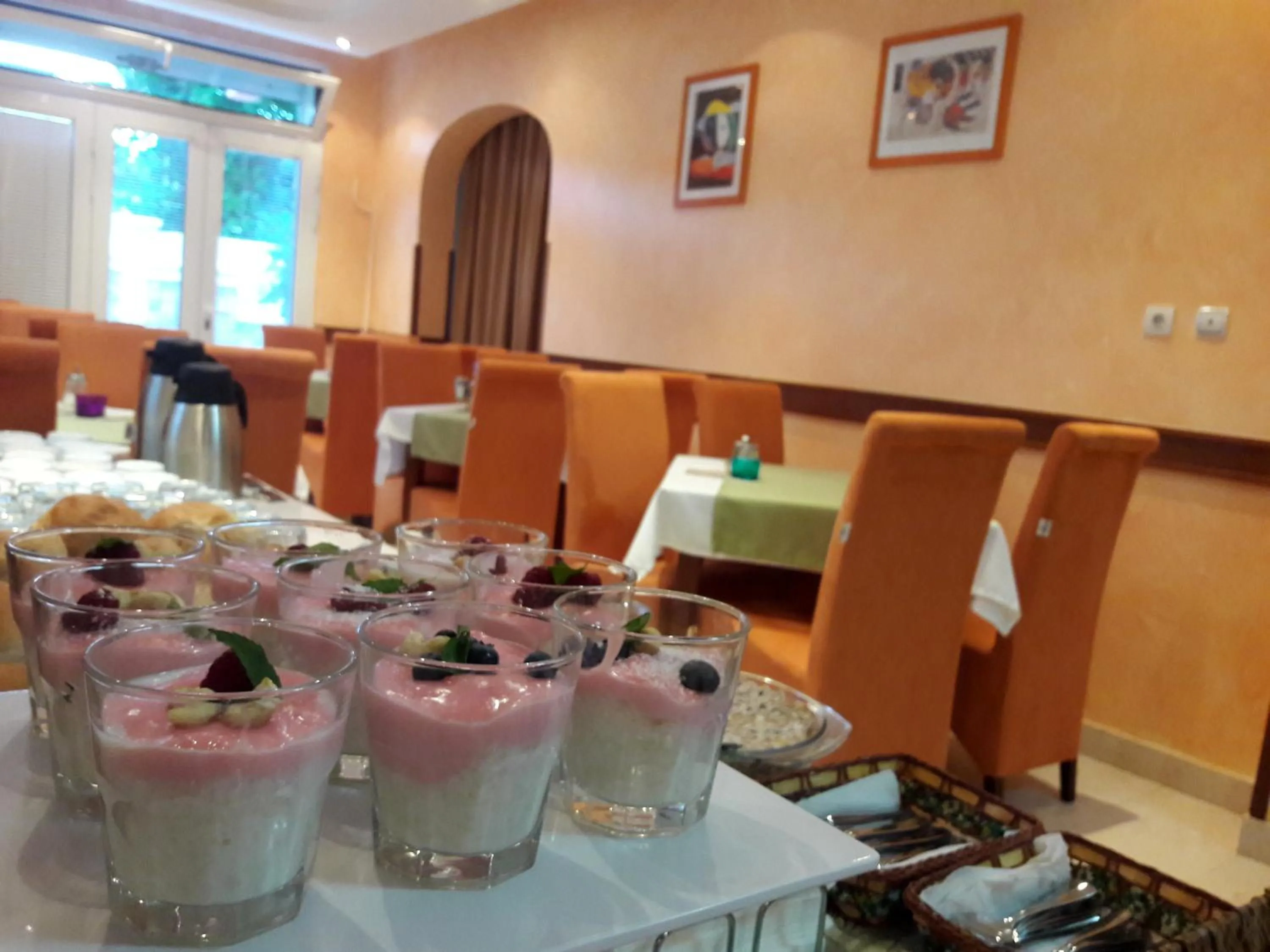 Restaurant/places to eat in Garni Hotel Koral