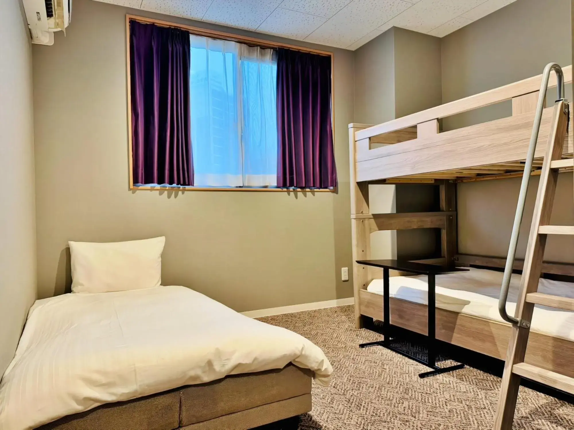 Triple Room in BANDE Hotel in Namba Triple Room in BANDE Hotel in Namba