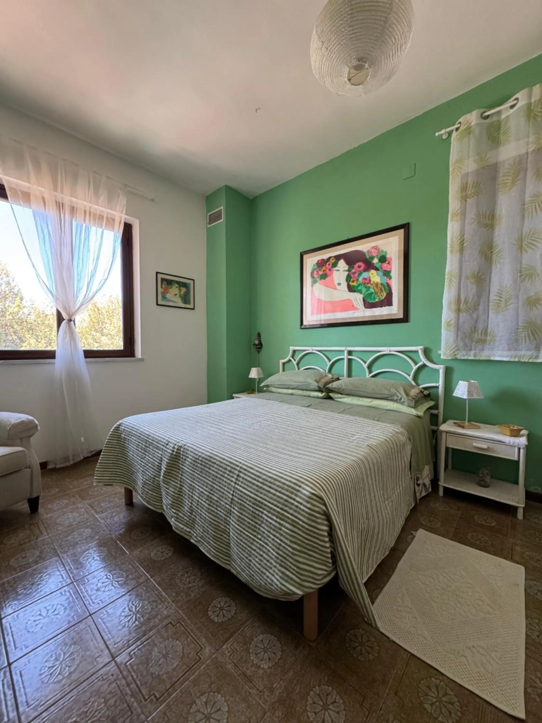 Large Double Room with Shared Bathroom in B&B Ondamarina