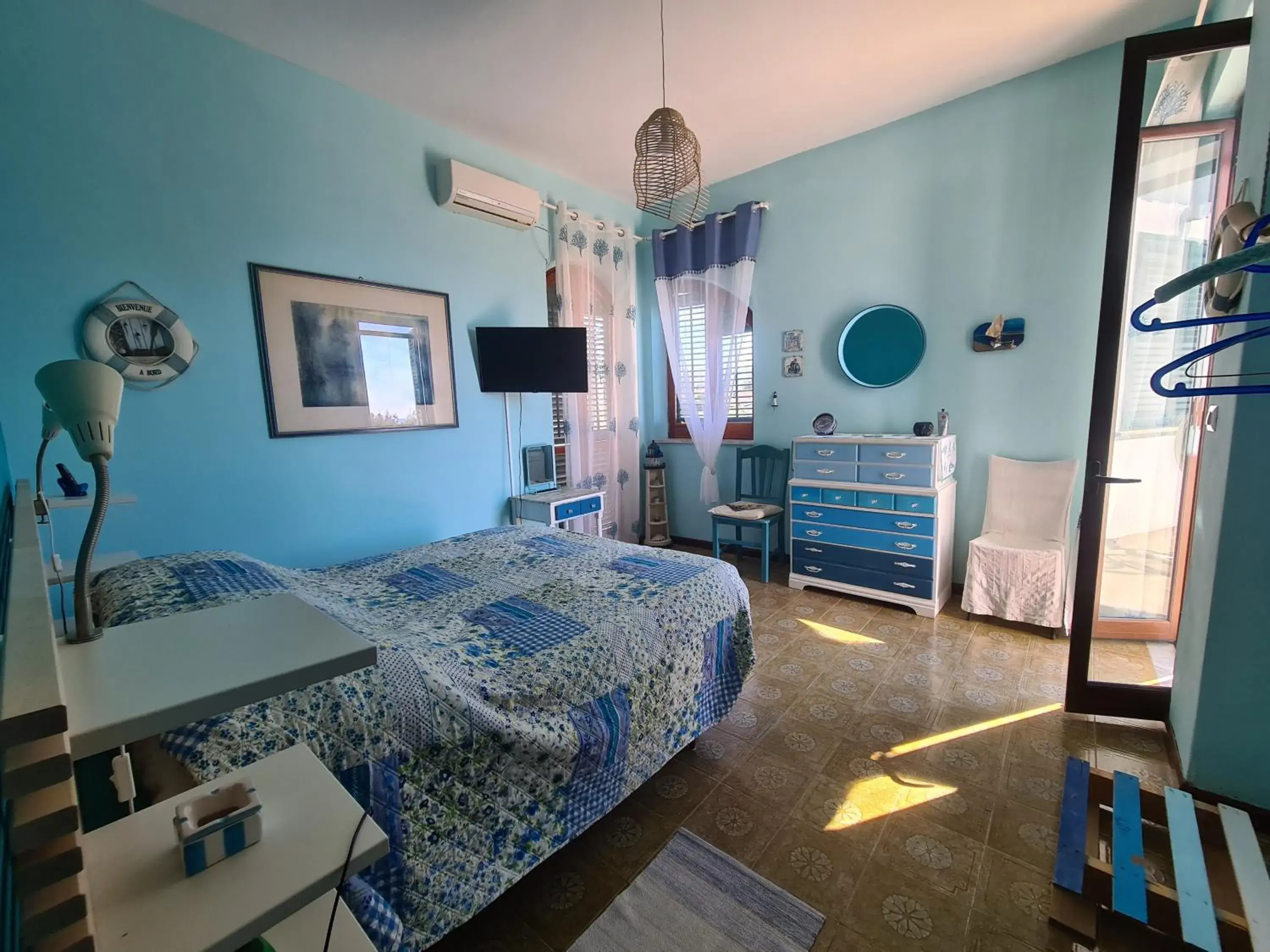 Standard Double Room with Shared Bathroom in B&B Ondamarina Standard Double Room with Shared Bathroom in B&B Ondamarina