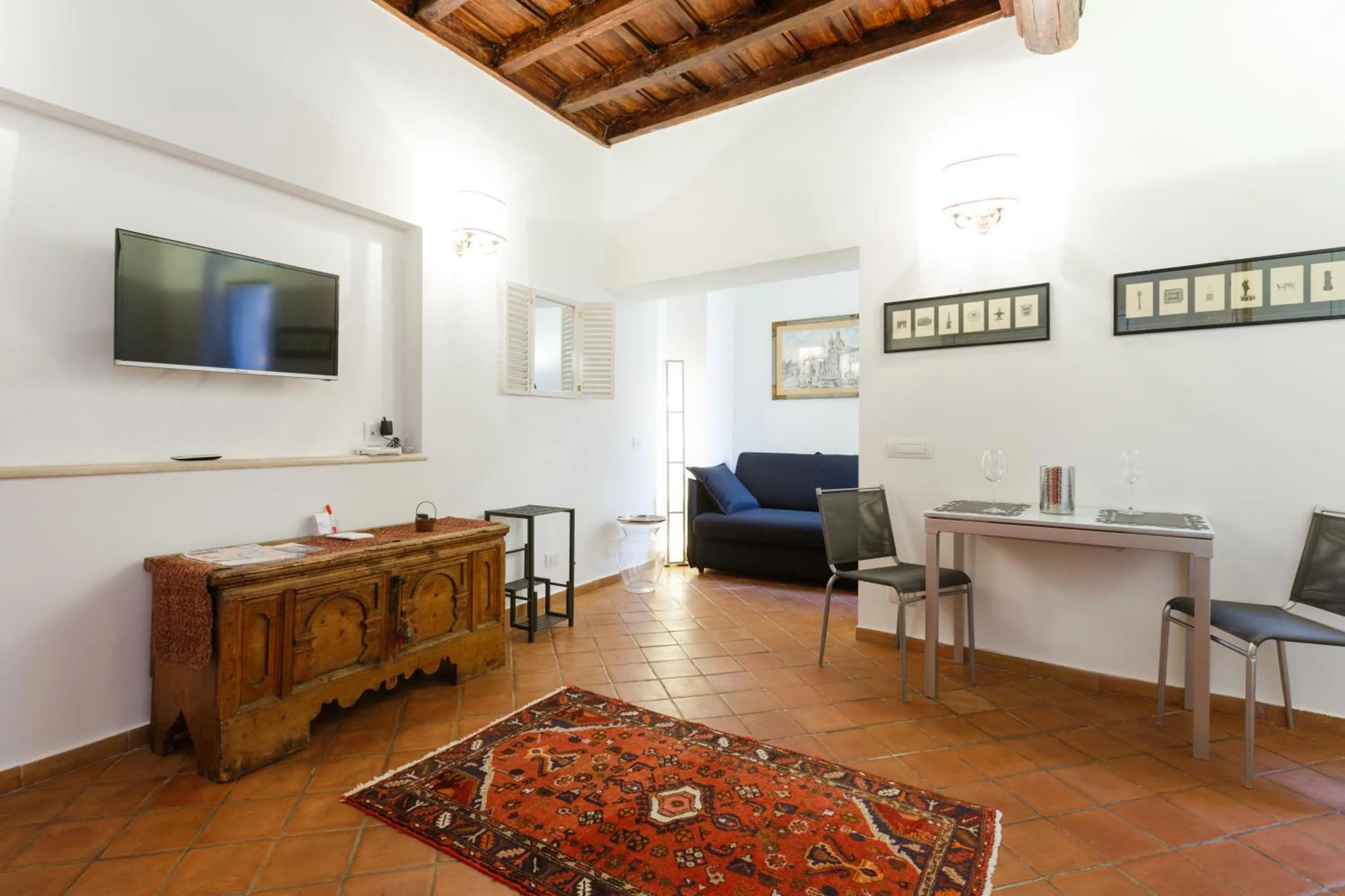 Dining area in NAVONA, Old Rome Lodge