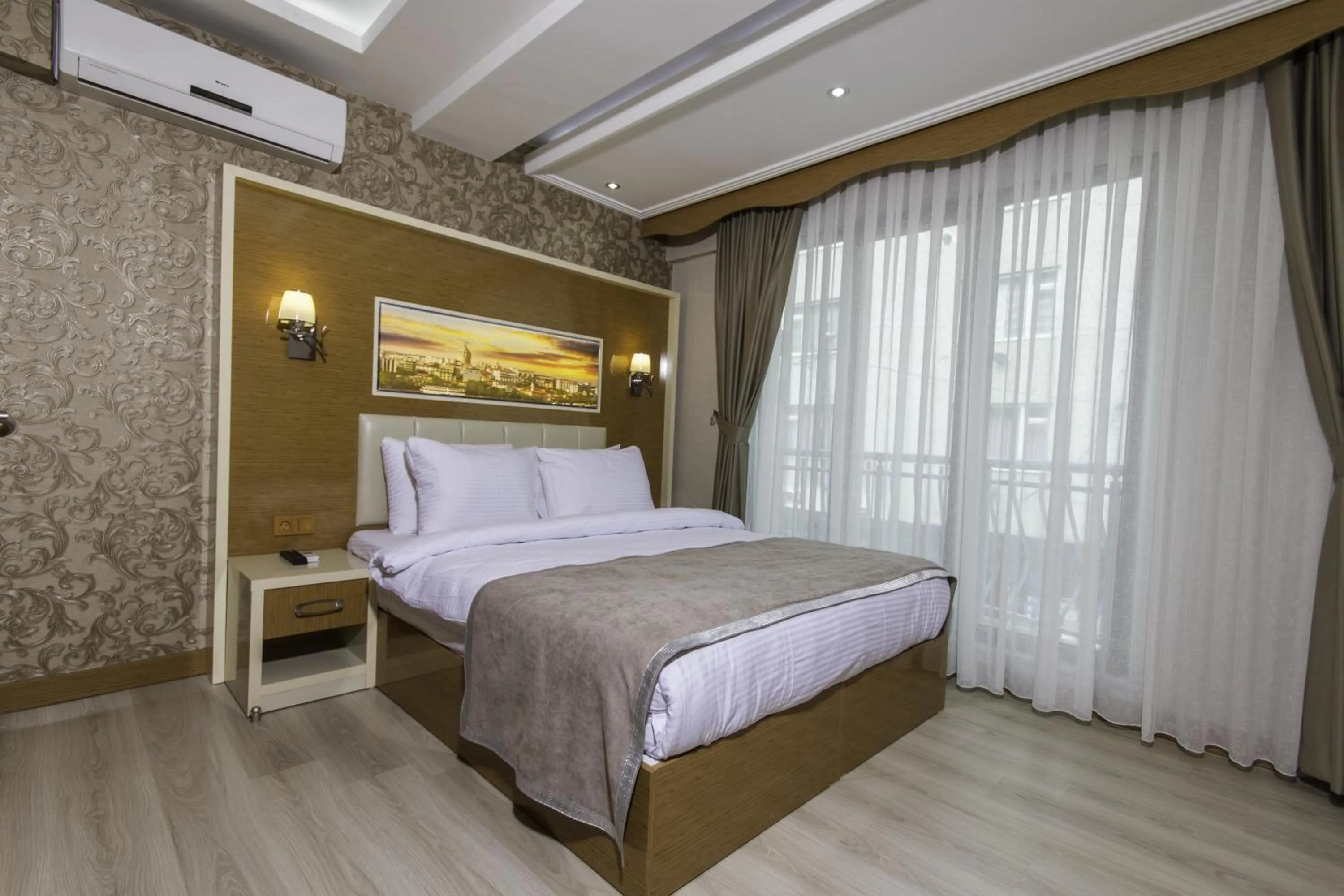 Photo of the whole room in mars hotel