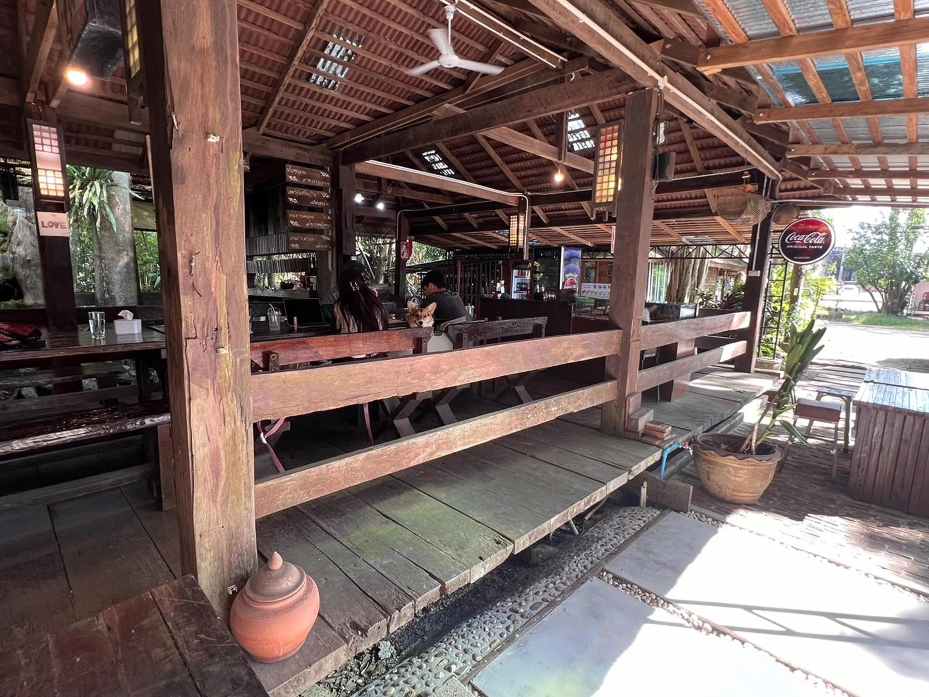 Restaurant/places to eat in Pang Mai Resort