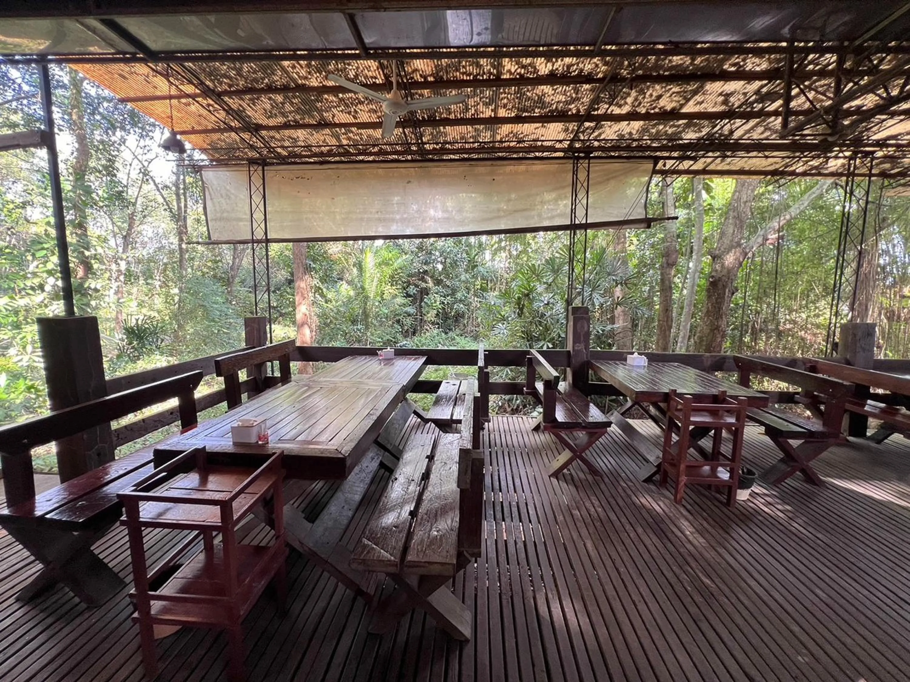 Restaurant/places to eat in Pang Mai Resort