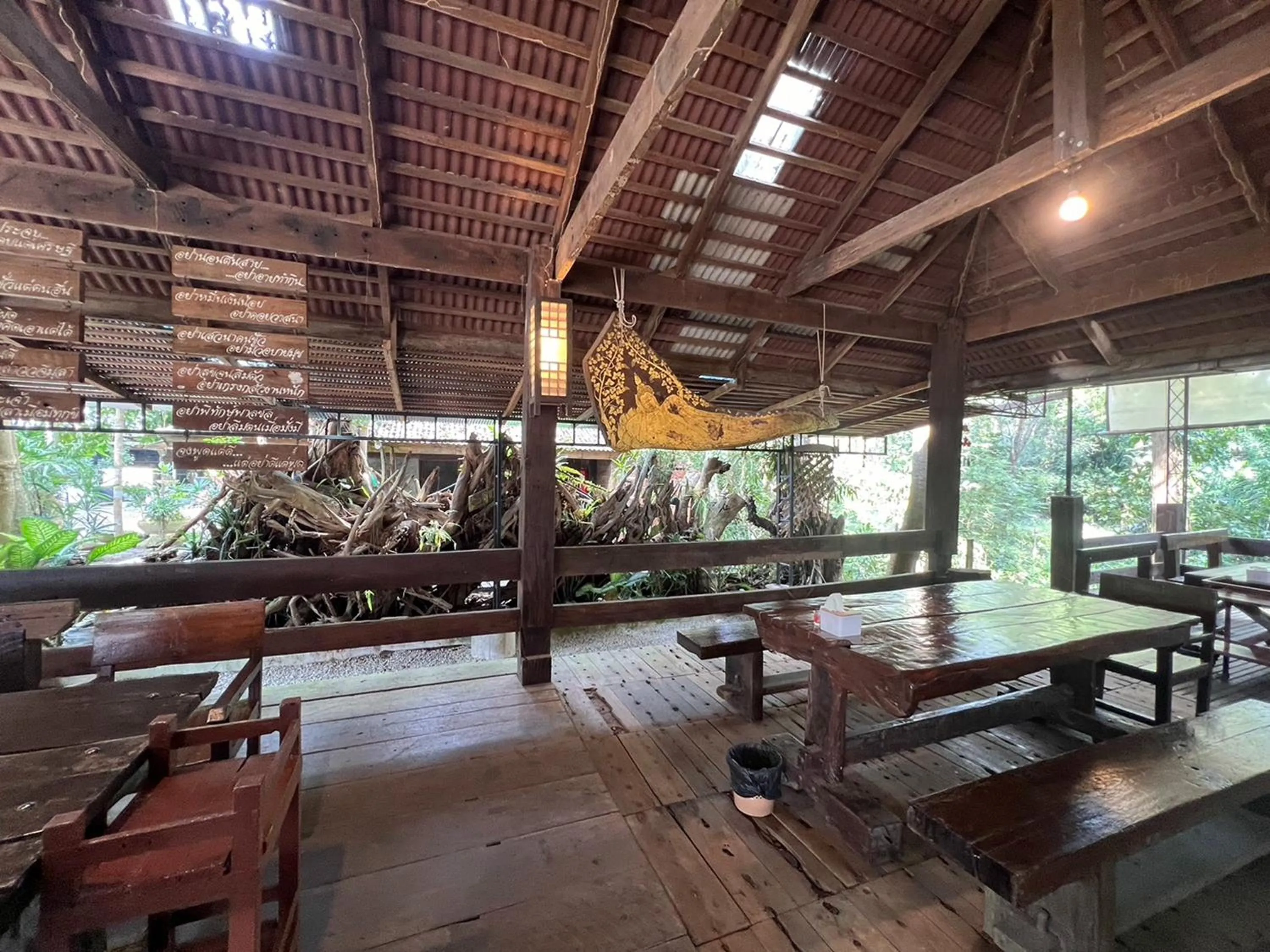 Restaurant/places to eat in Pang Mai Resort